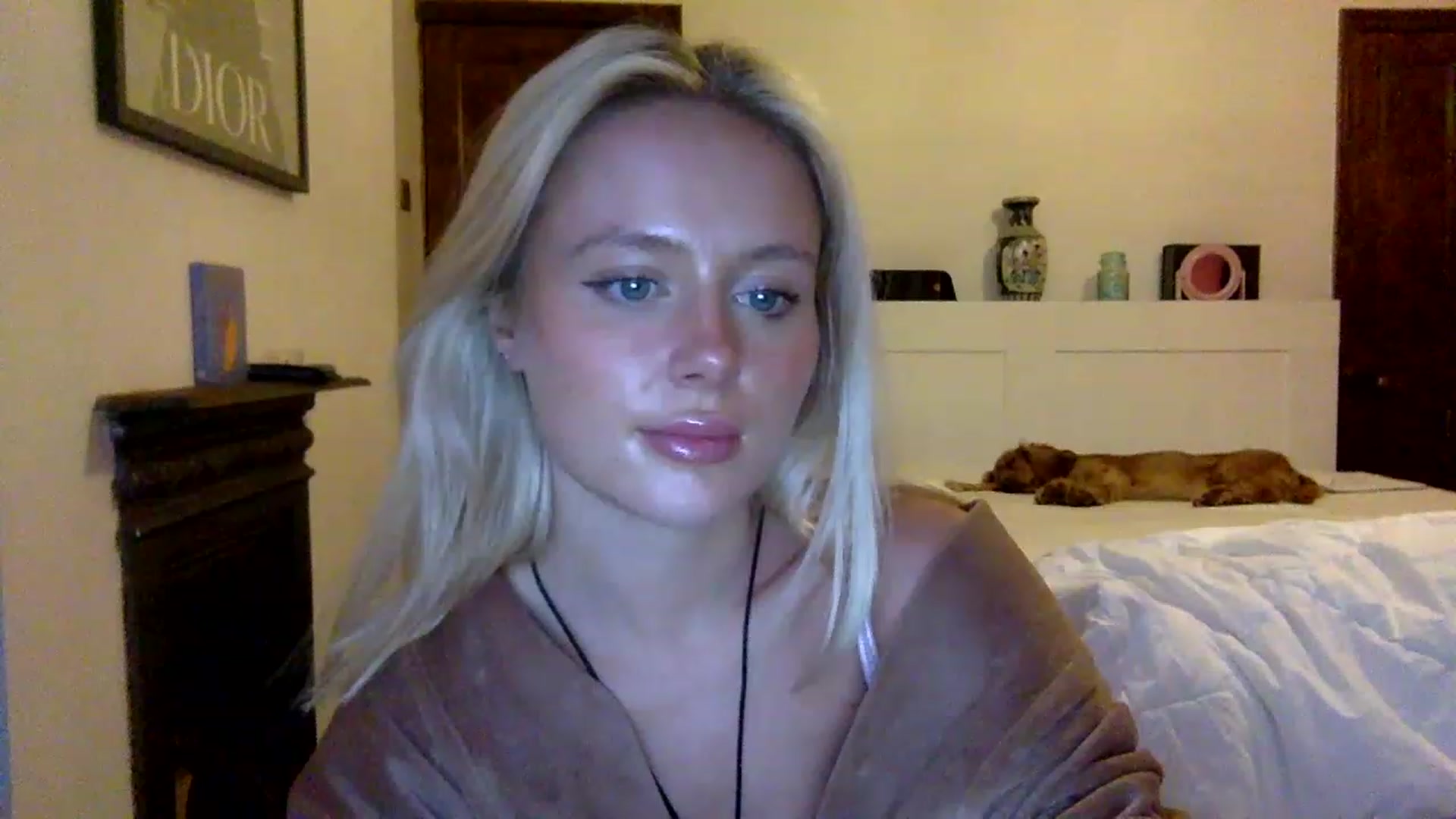 Gallery image thumbnail from BeaSaitou's myfreecams stream on, 12/08/2022, 16:30 image 12 of 20