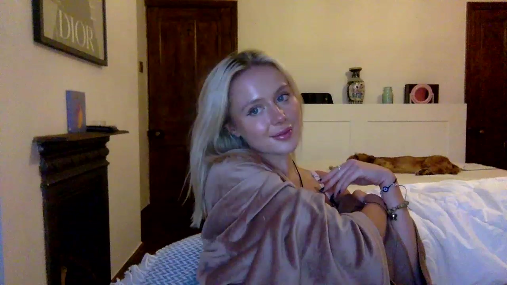 Gallery image thumbnail from BeaSaitou's myfreecams stream on, 12/08/2022, 16:30 image 10 of 20