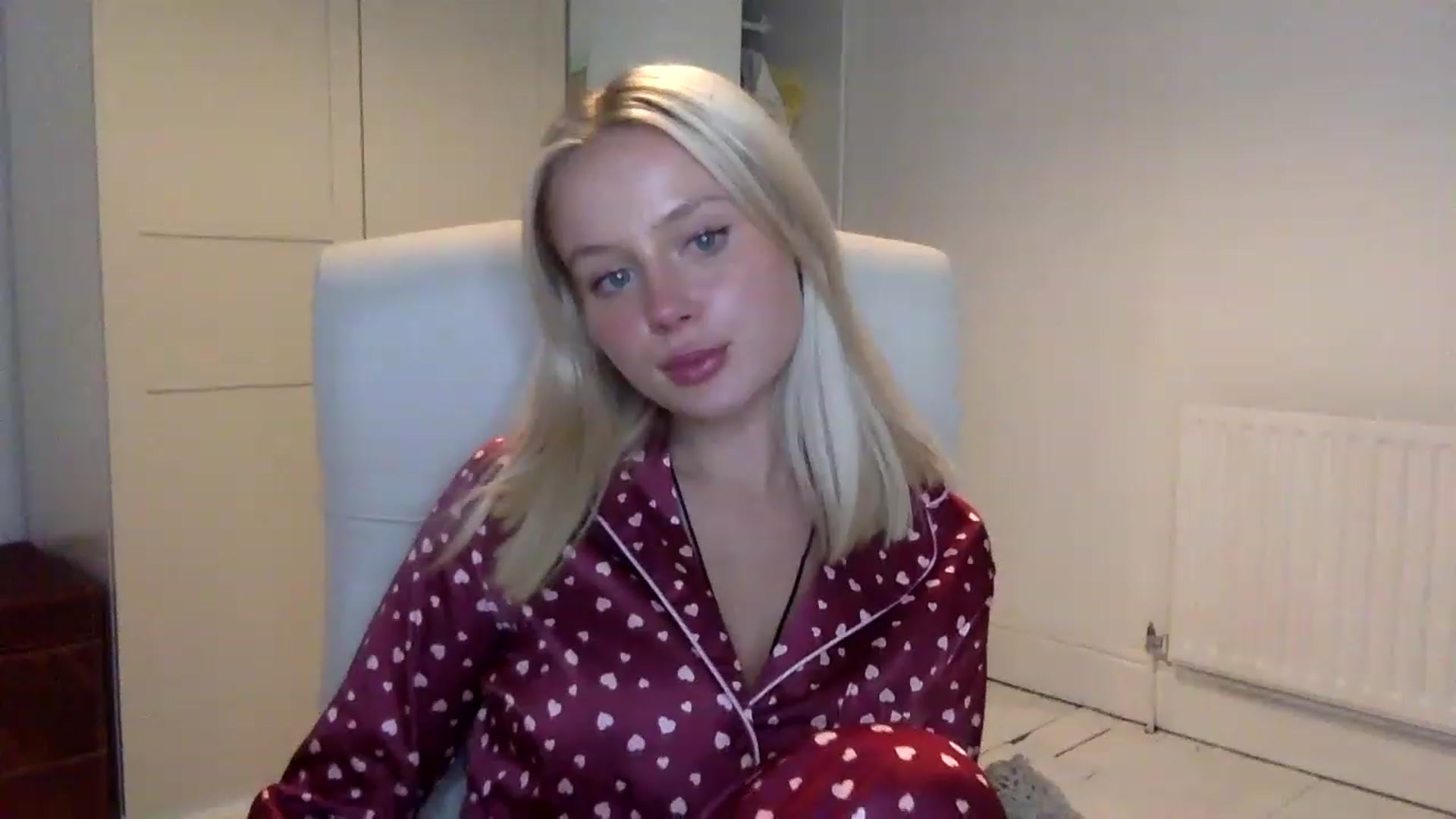 Gallery image thumbnail from BeaSaitou's myfreecams stream on, 12/08/2022, 22:01 image 6 of 20