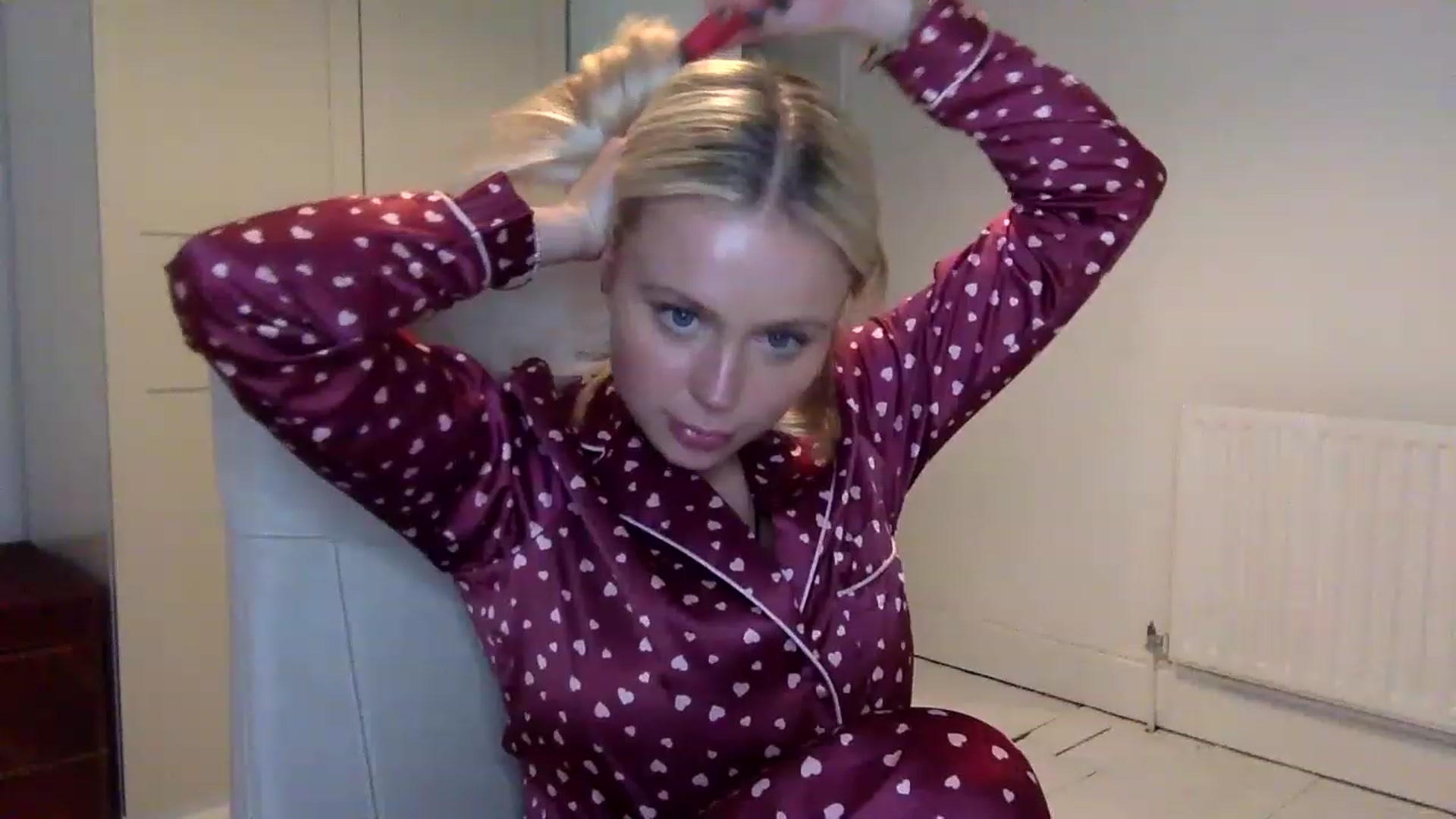 Gallery image thumbnail from BeaSaitou's myfreecams stream on, 12/08/2022, 22:01 image 11 of 20