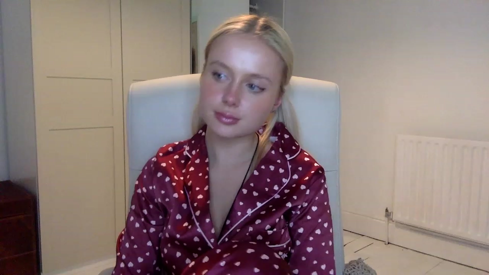 Gallery image thumbnail from BeaSaitou's myfreecams stream on, 12/08/2022, 22:01 image 13 of 20