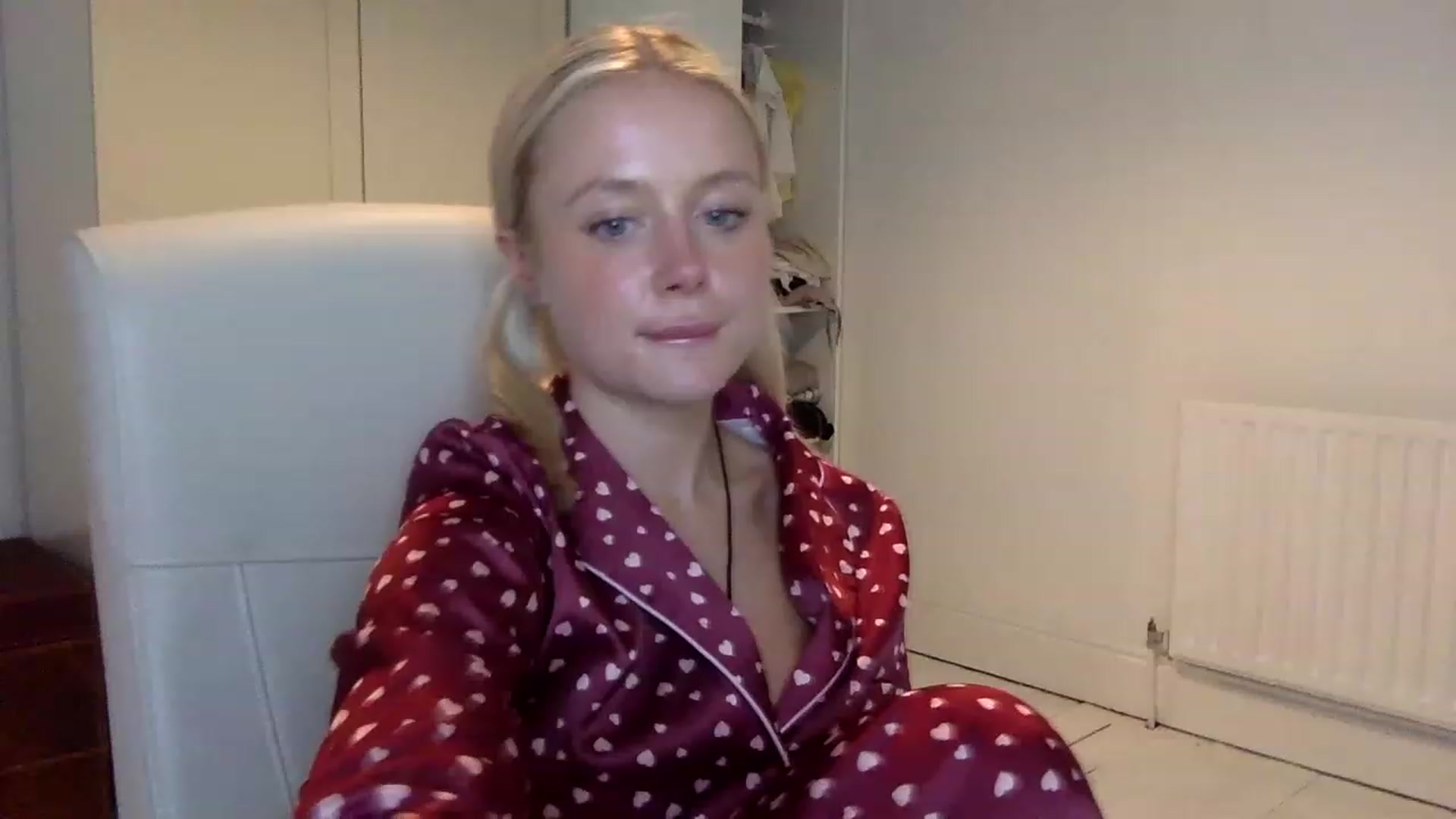 Gallery image thumbnail from BeaSaitou's myfreecams stream on, 12/08/2022, 22:01 image 16 of 20