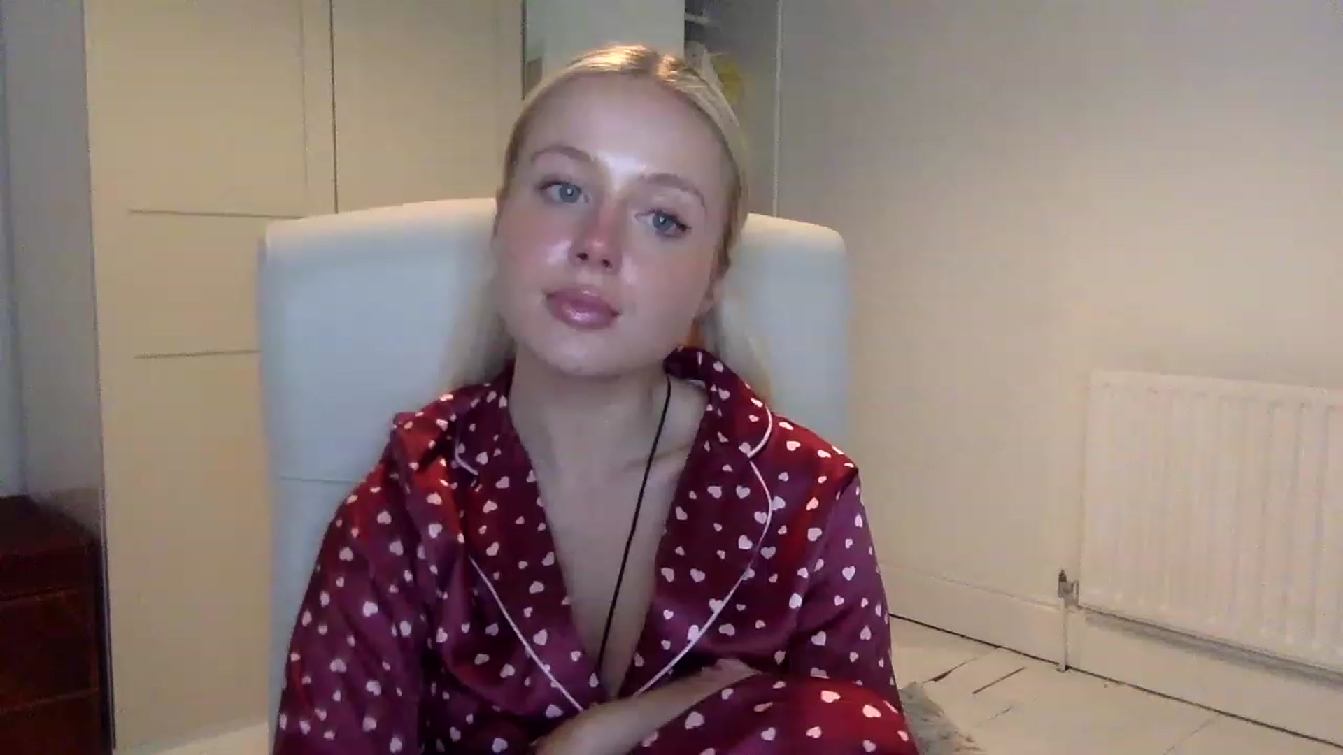 Gallery image thumbnail from BeaSaitou's myfreecams stream on, 12/08/2022, 22:01 image 17 of 20