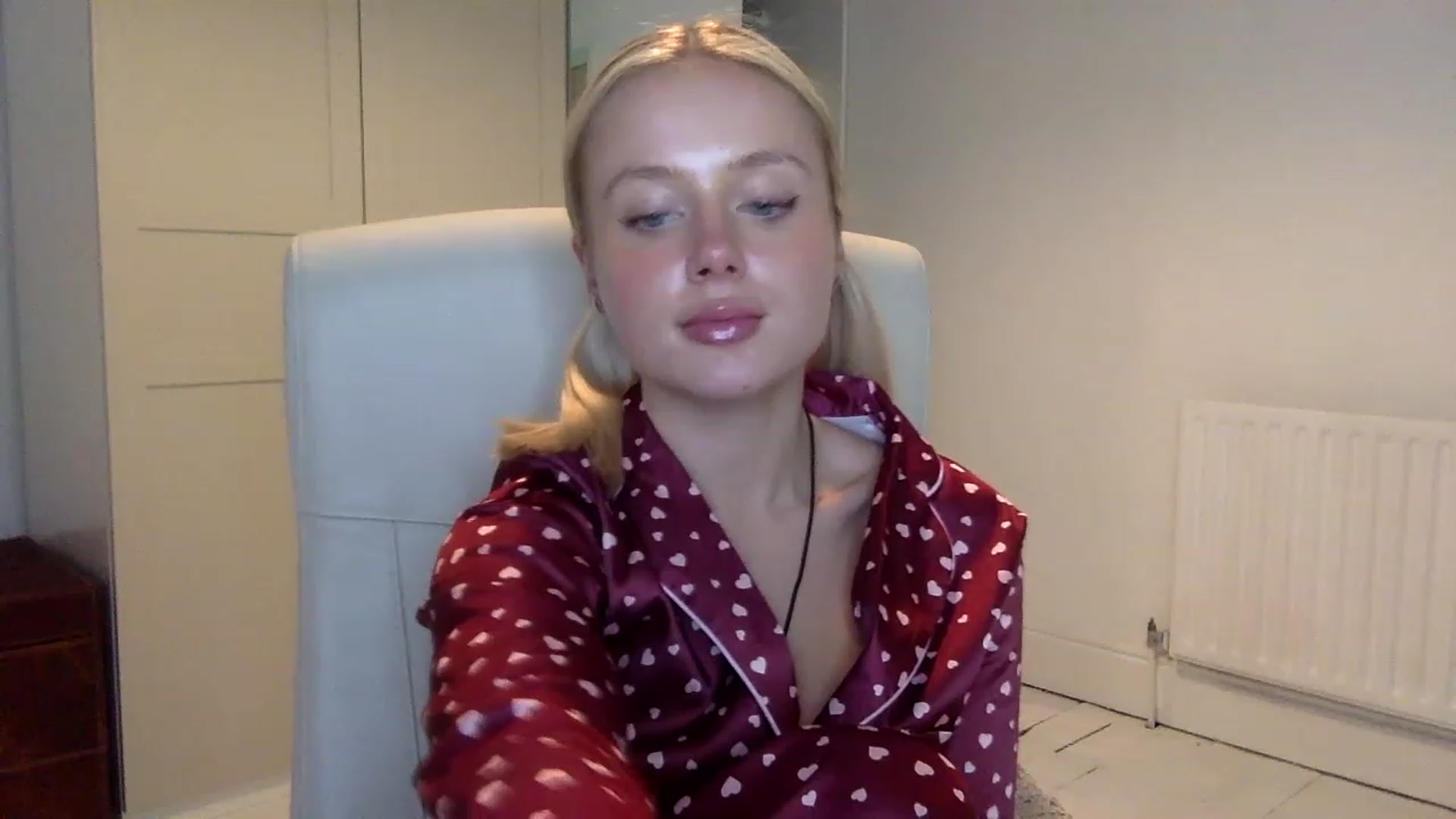 Gallery image thumbnail from BeaSaitou's myfreecams stream on, 12/08/2022, 22:01 image 15 of 20