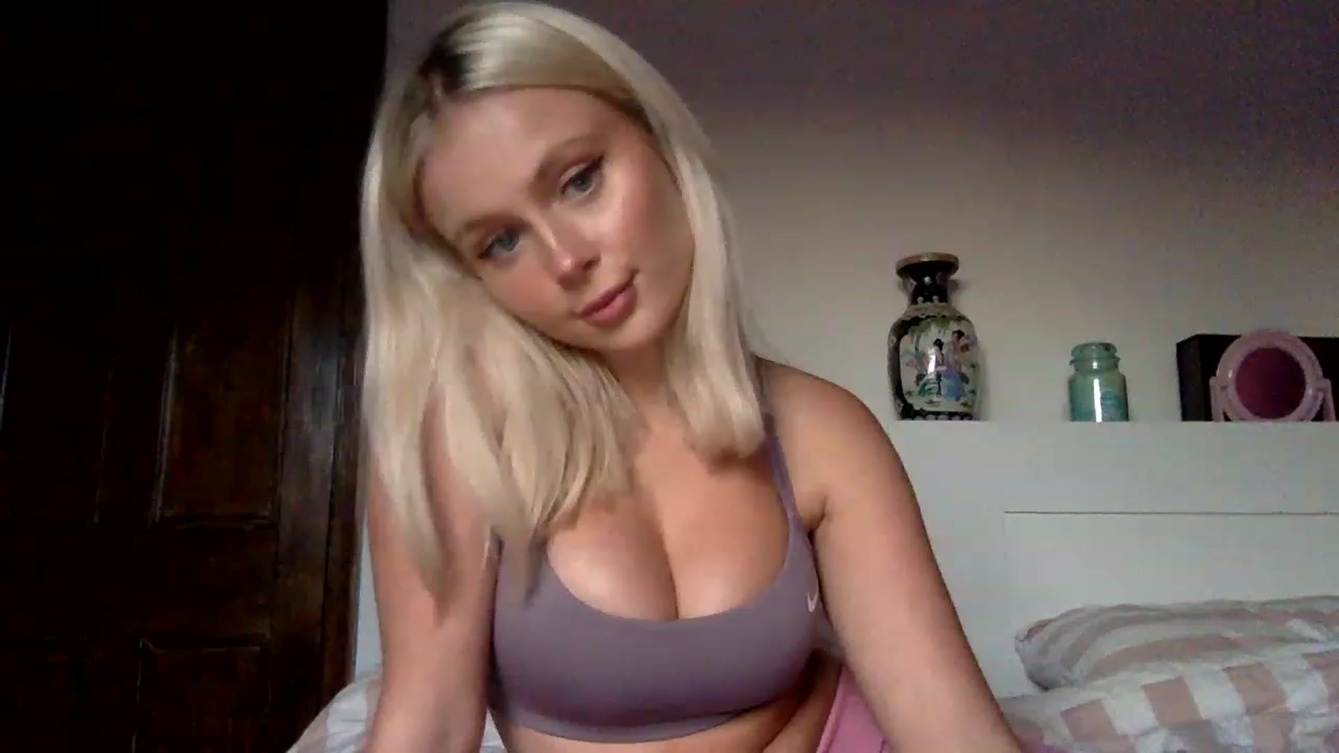 Gallery image thumbnail from BeaSaitou's myfreecams stream on, 12/09/2022, 15:39 image 18 of 20