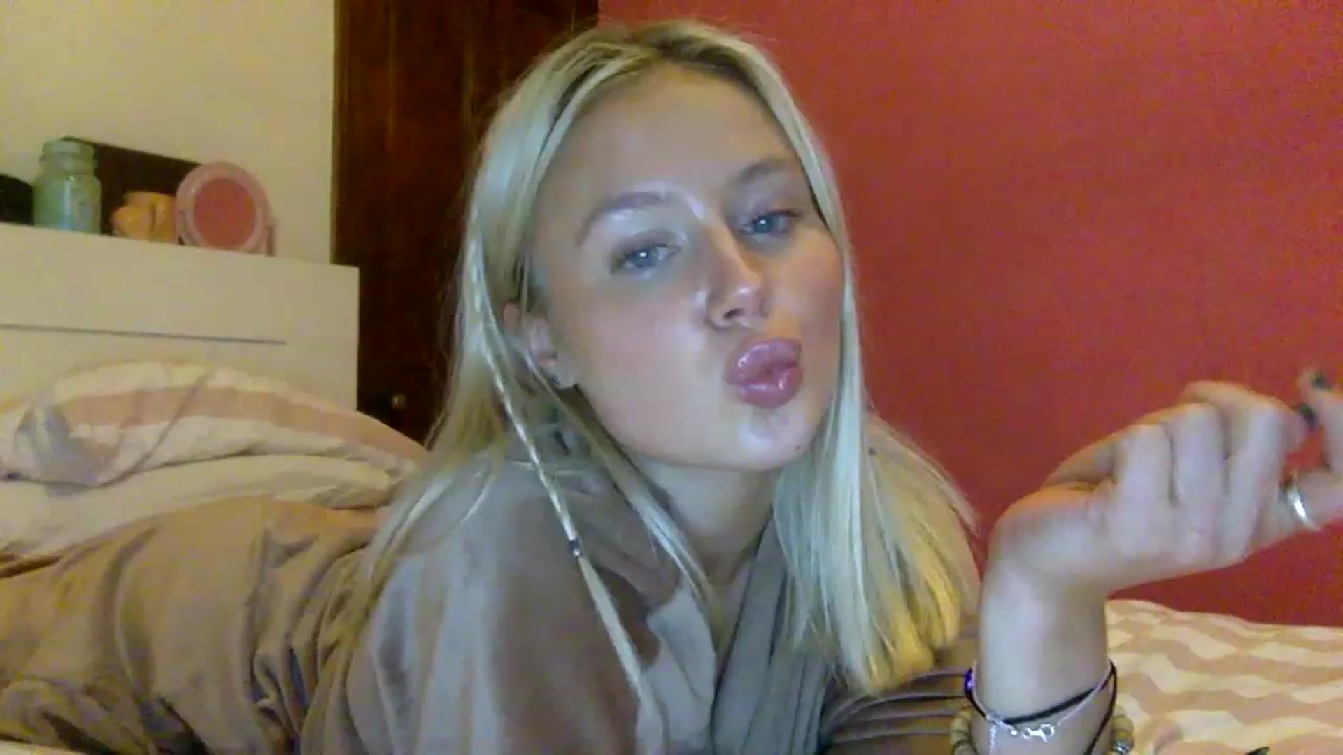 Gallery image thumbnail from BeaSaitou's myfreecams stream on, 12/12/2022, 15:32 image 9 of 20