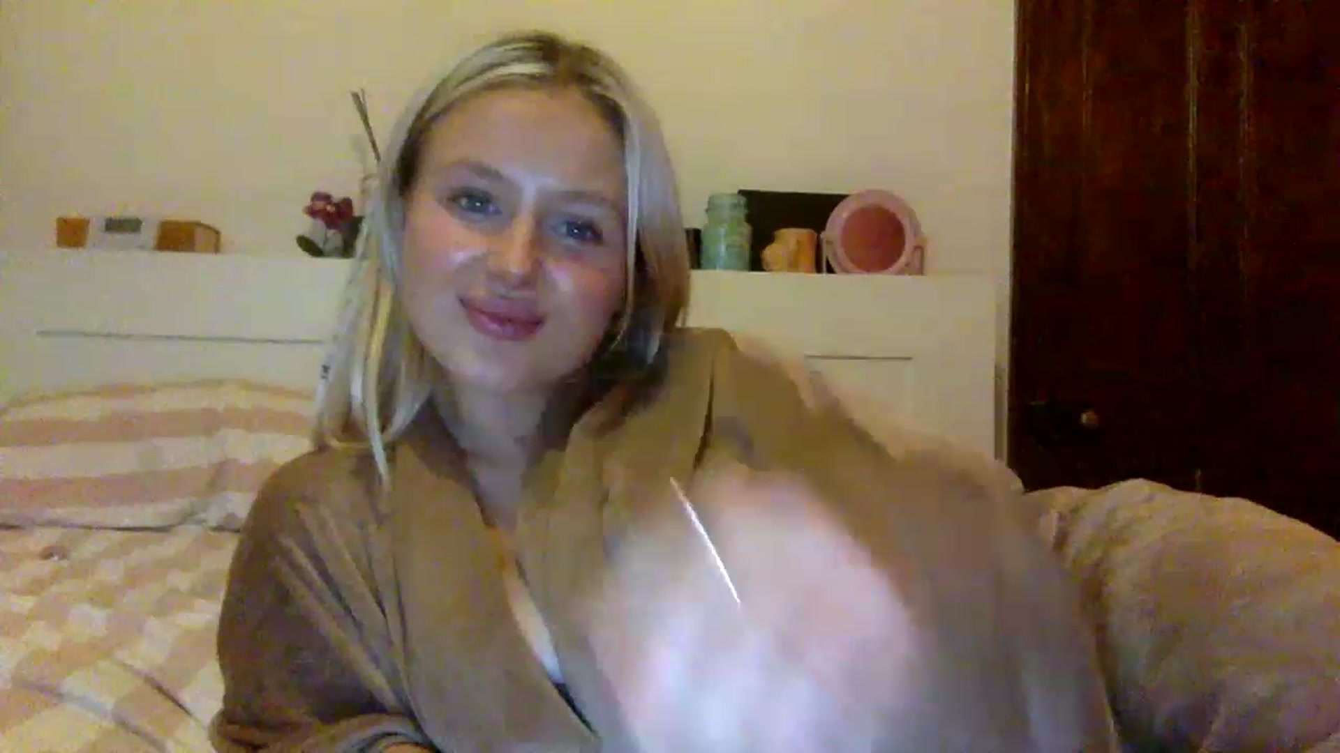 Gallery image thumbnail from BeaSaitou's myfreecams stream on, 12/12/2022, 15:32 image 12 of 20