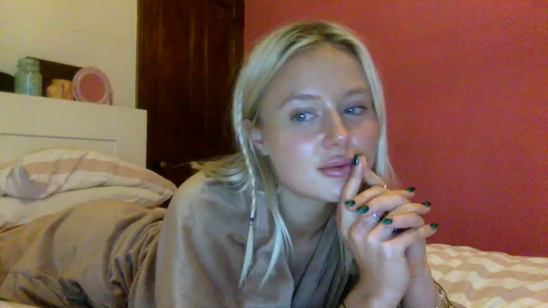Gallery image thumbnail from BeaSaitou's myfreecams stream on, 12/12/2022, 15:32 image 8 of 20