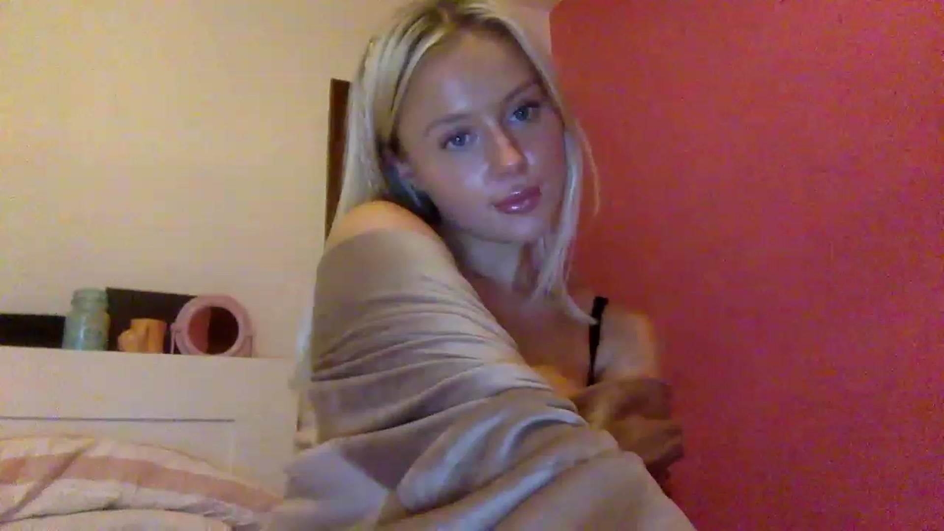 Gallery image thumbnail from BeaSaitou's myfreecams stream on, 12/12/2022, 15:32 image 17 of 20