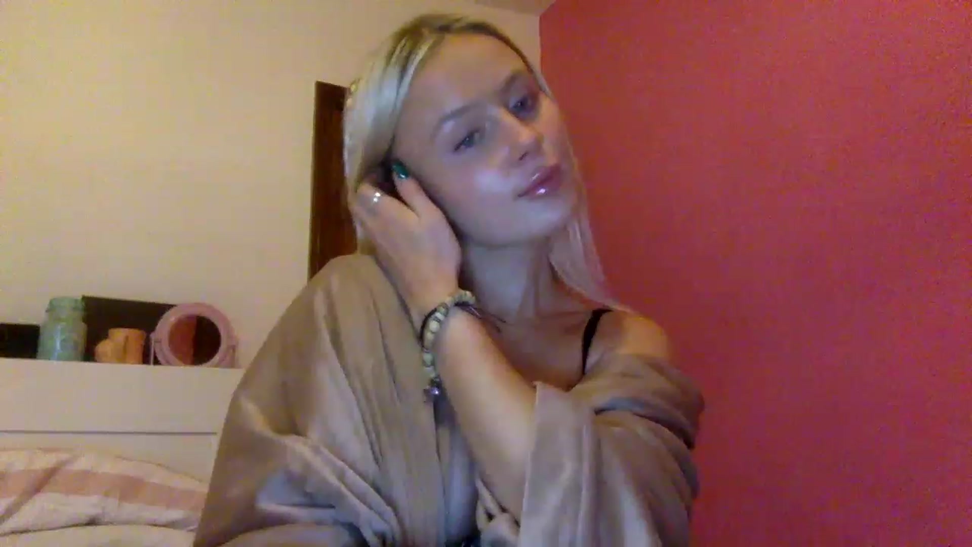 Gallery image thumbnail from BeaSaitou's myfreecams stream on, 12/12/2022, 15:32 image 20 of 20