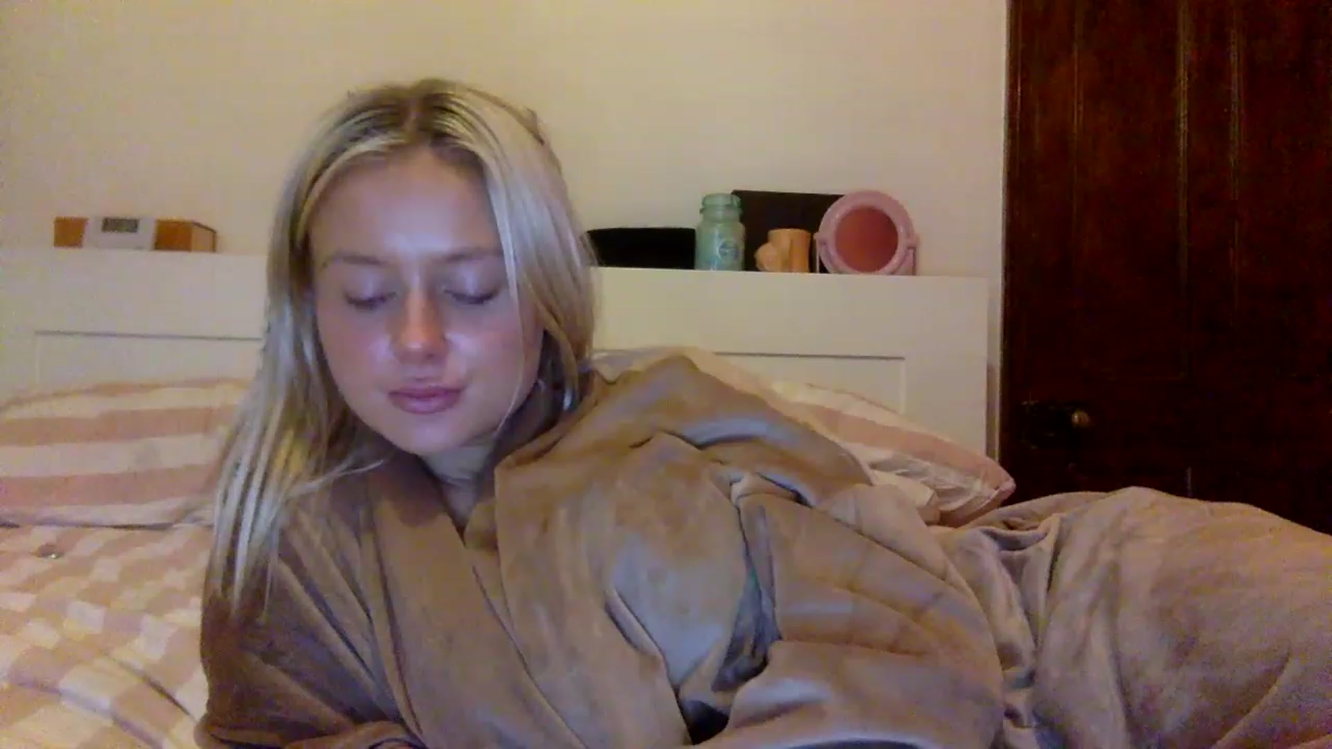 Gallery image thumbnail from BeaSaitou's myfreecams stream on, 12/12/2022, 15:32 image 13 of 20