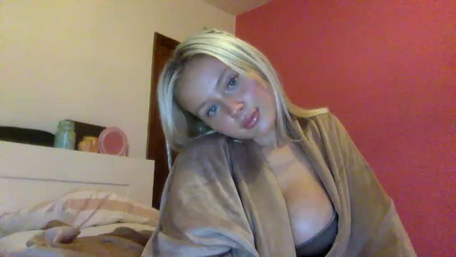 Gallery image thumbnail from BeaSaitou's myfreecams stream on, 12/12/2022, 15:32 image 3 of 20
