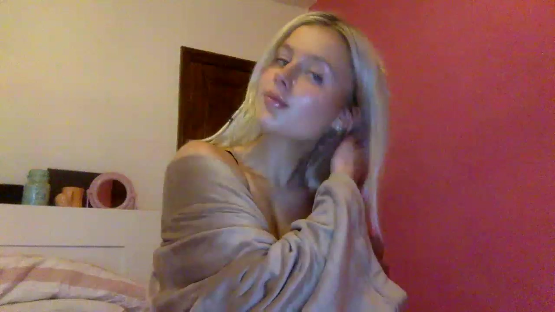 Gallery image thumbnail from BeaSaitou's myfreecams stream on, 12/12/2022, 15:32 image 19 of 20