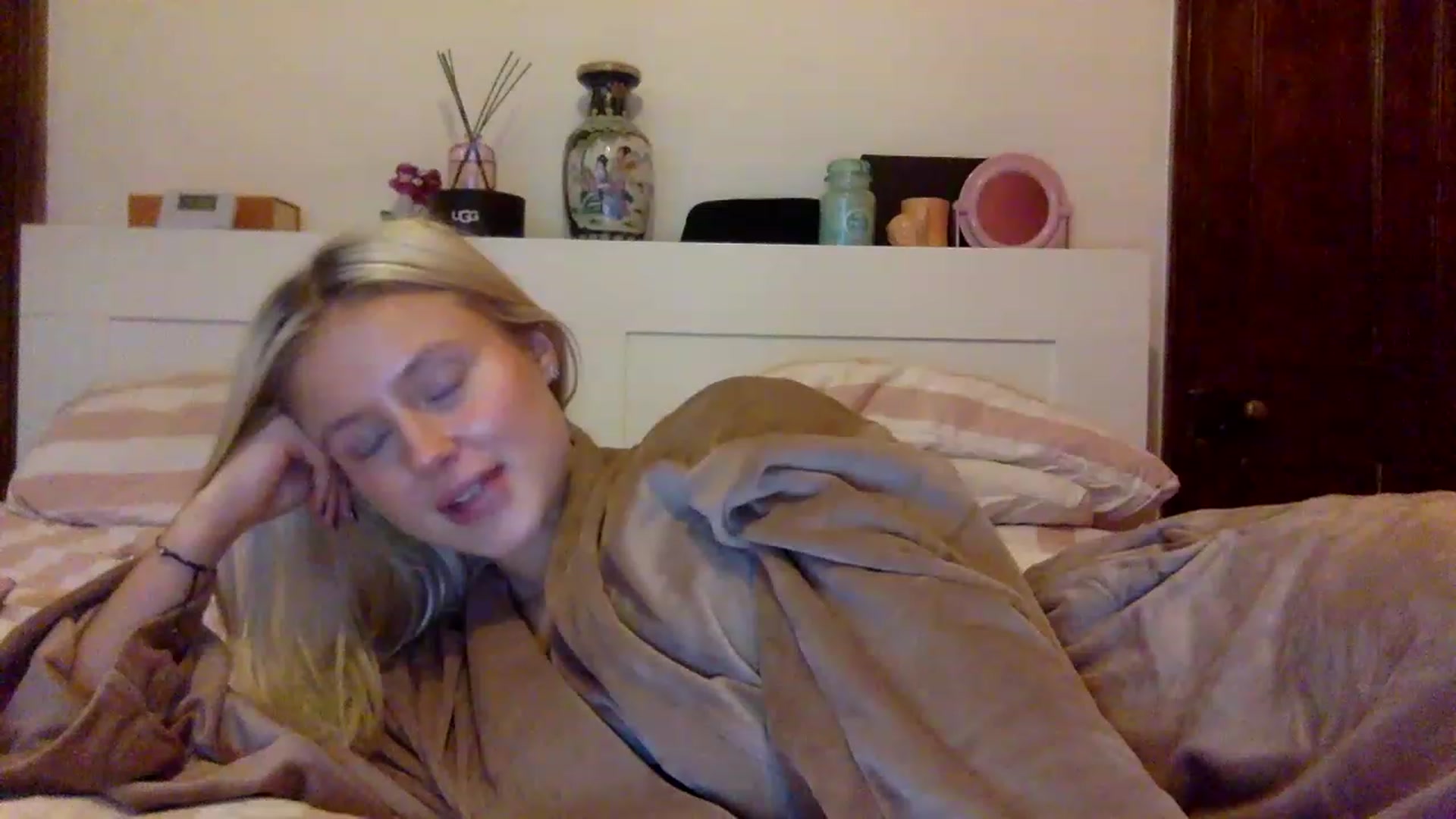 Gallery image thumbnail from BeaSaitou's myfreecams stream on, 12/12/2022, 15:32 image 15 of 20
