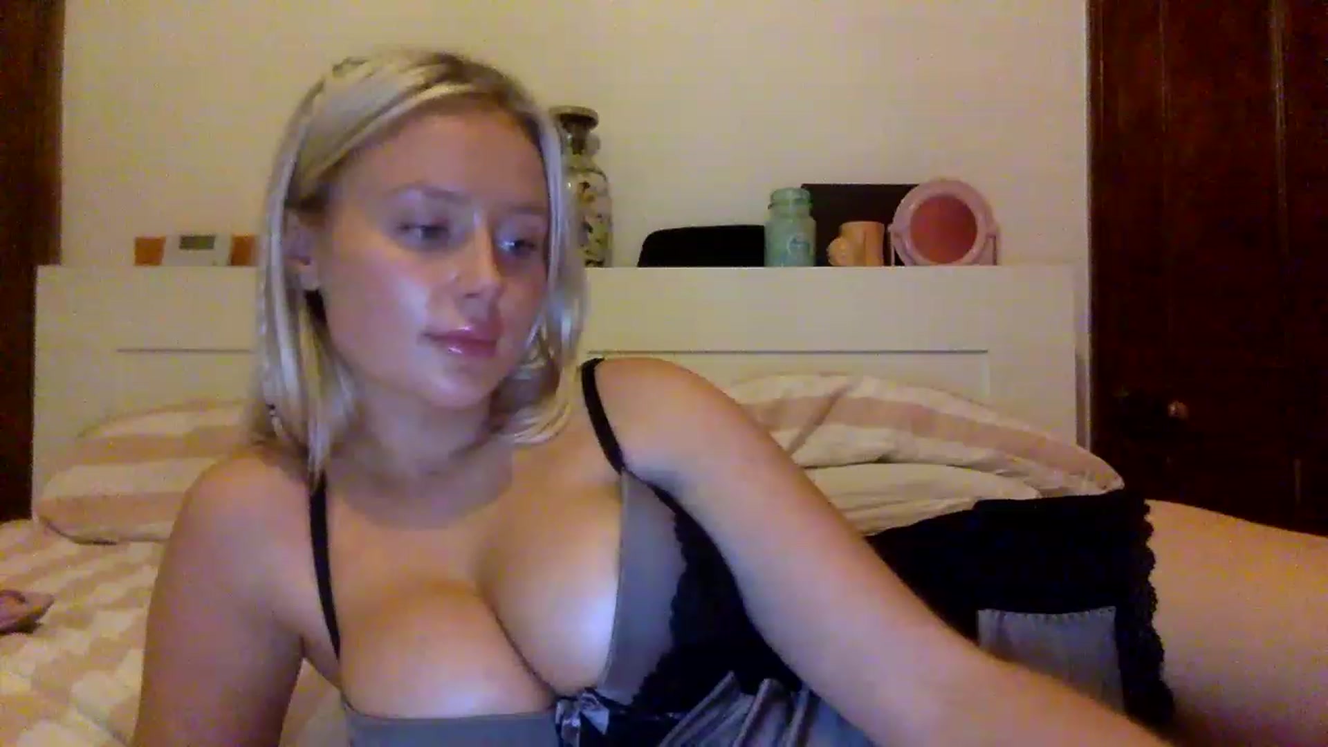Gallery image thumbnail from BeaSaitou's myfreecams stream on, 12/12/2022, 16:07 image 18 of 20