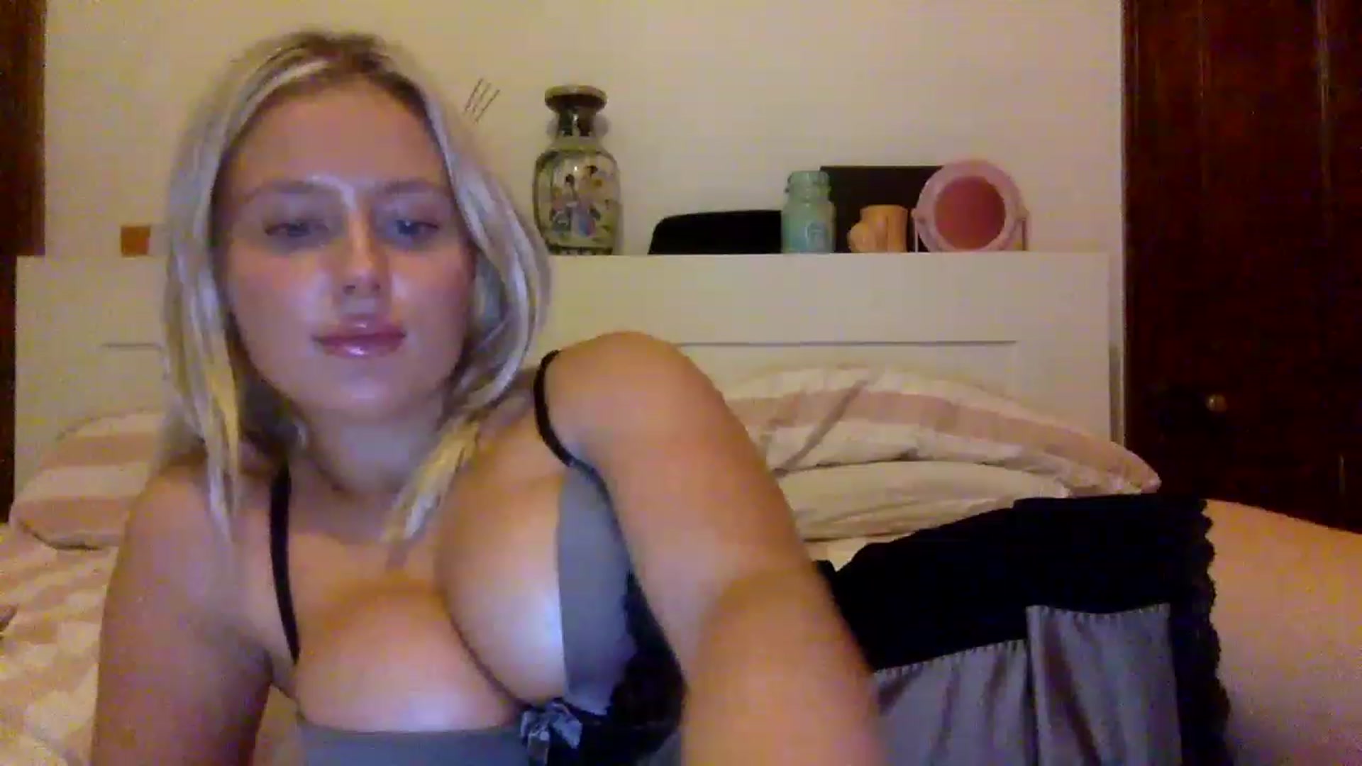 Gallery image thumbnail from BeaSaitou's myfreecams stream on, 12/12/2022, 16:07 image 15 of 20