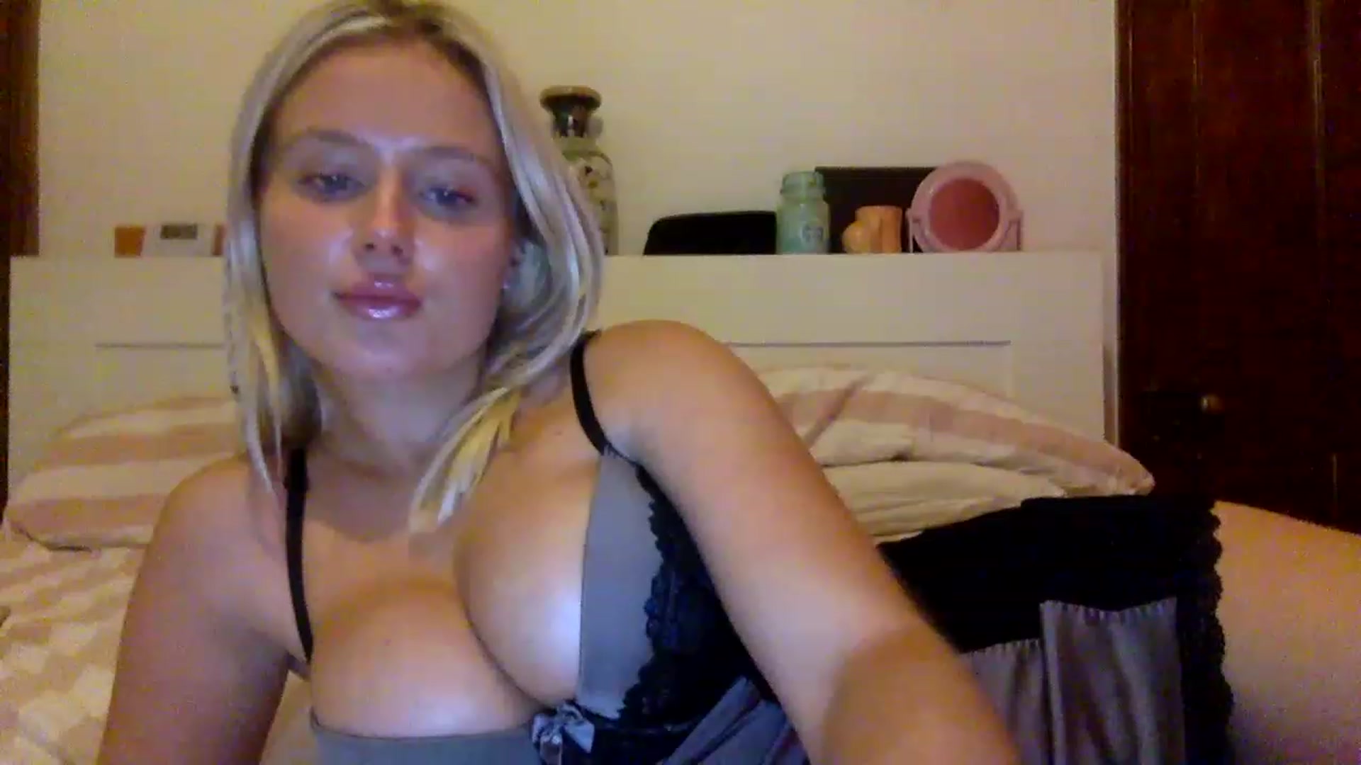 Gallery image thumbnail from BeaSaitou's myfreecams stream on, 12/12/2022, 16:07 image 14 of 20