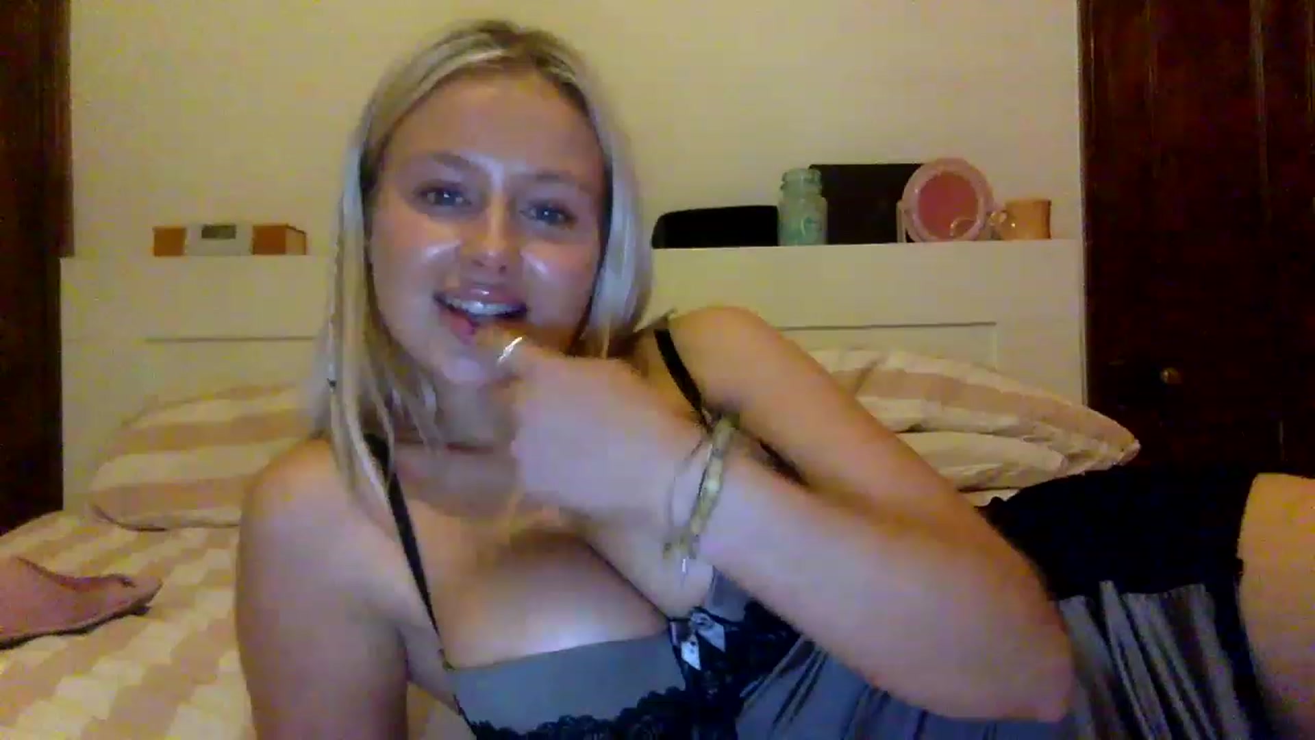 Gallery image thumbnail from BeaSaitou's myfreecams stream on, 12/12/2022, 16:42 image 6 of 20