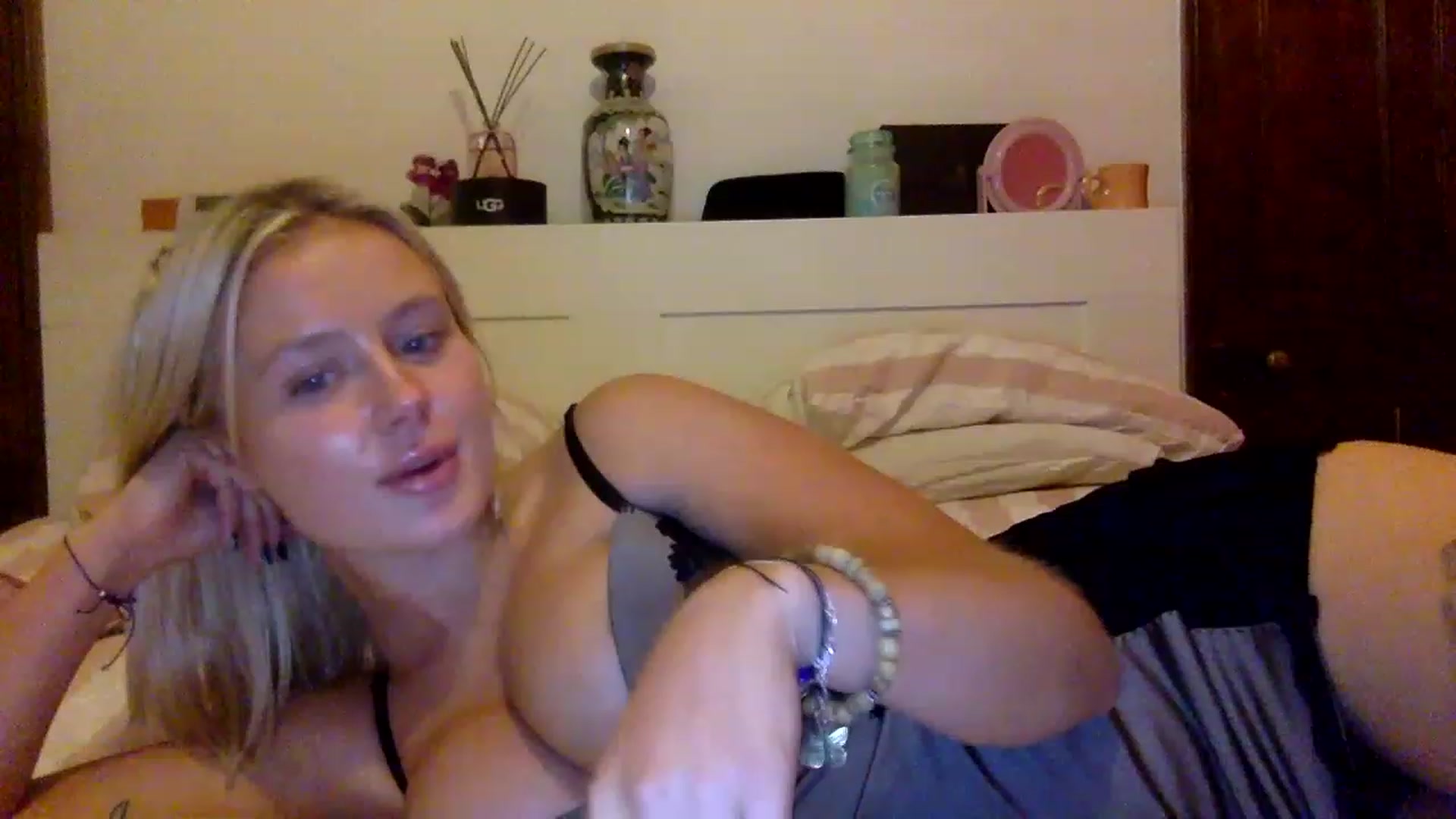 Gallery image thumbnail from BeaSaitou's myfreecams stream on, 12/12/2022, 16:42 image 13 of 20