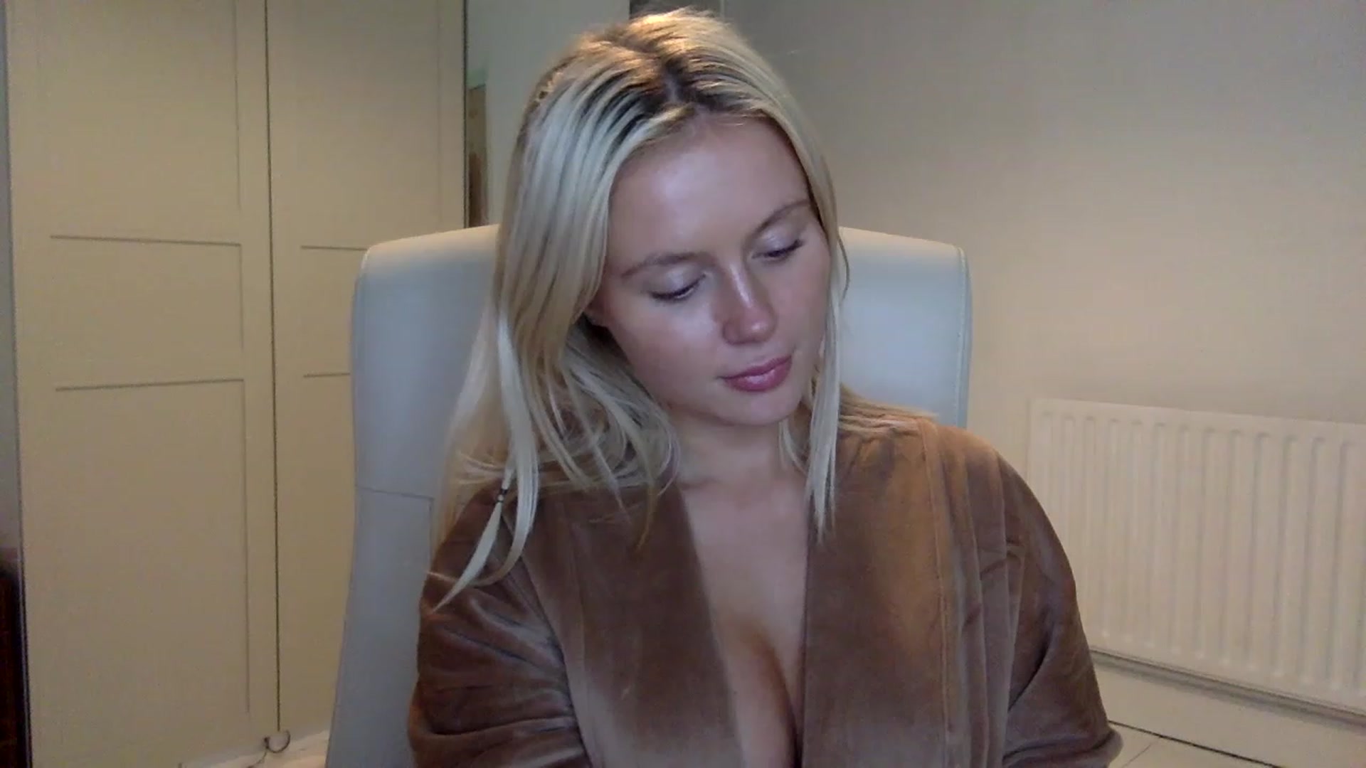 Gallery image thumbnail from BeaSaitou's myfreecams stream on, 12/12/2022, 21:45 image 8 of 20