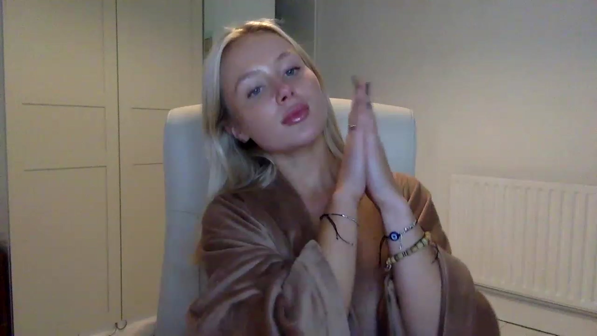 Gallery image thumbnail from BeaSaitou's myfreecams stream on, 12/12/2022, 21:45 image 5 of 20