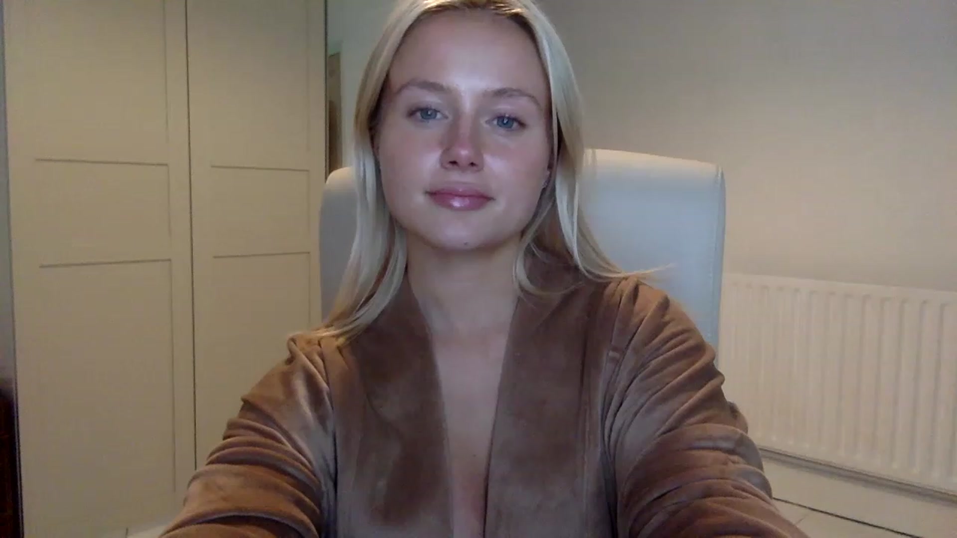 Gallery image thumbnail from BeaSaitou's myfreecams stream on, 12/12/2022, 21:45 image 6 of 20