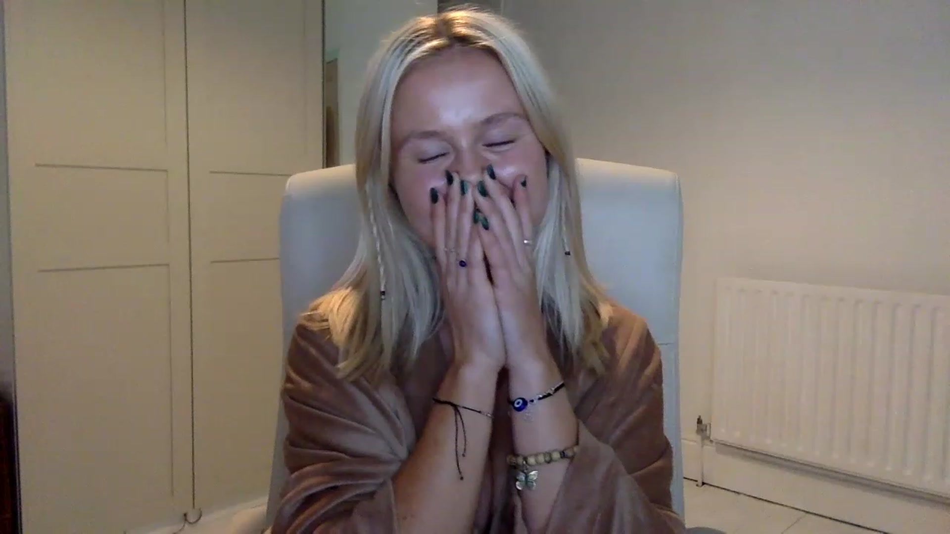 Gallery image thumbnail from BeaSaitou's myfreecams stream on, 12/12/2022, 21:45 image 11 of 20