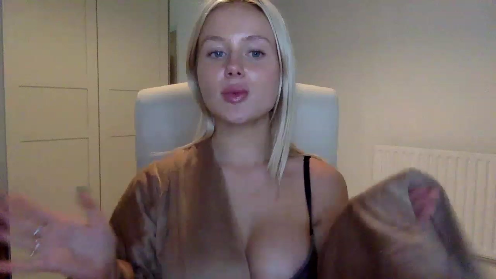 Gallery image thumbnail from BeaSaitou's myfreecams stream on, 12/12/2022, 21:45 image 3 of 20