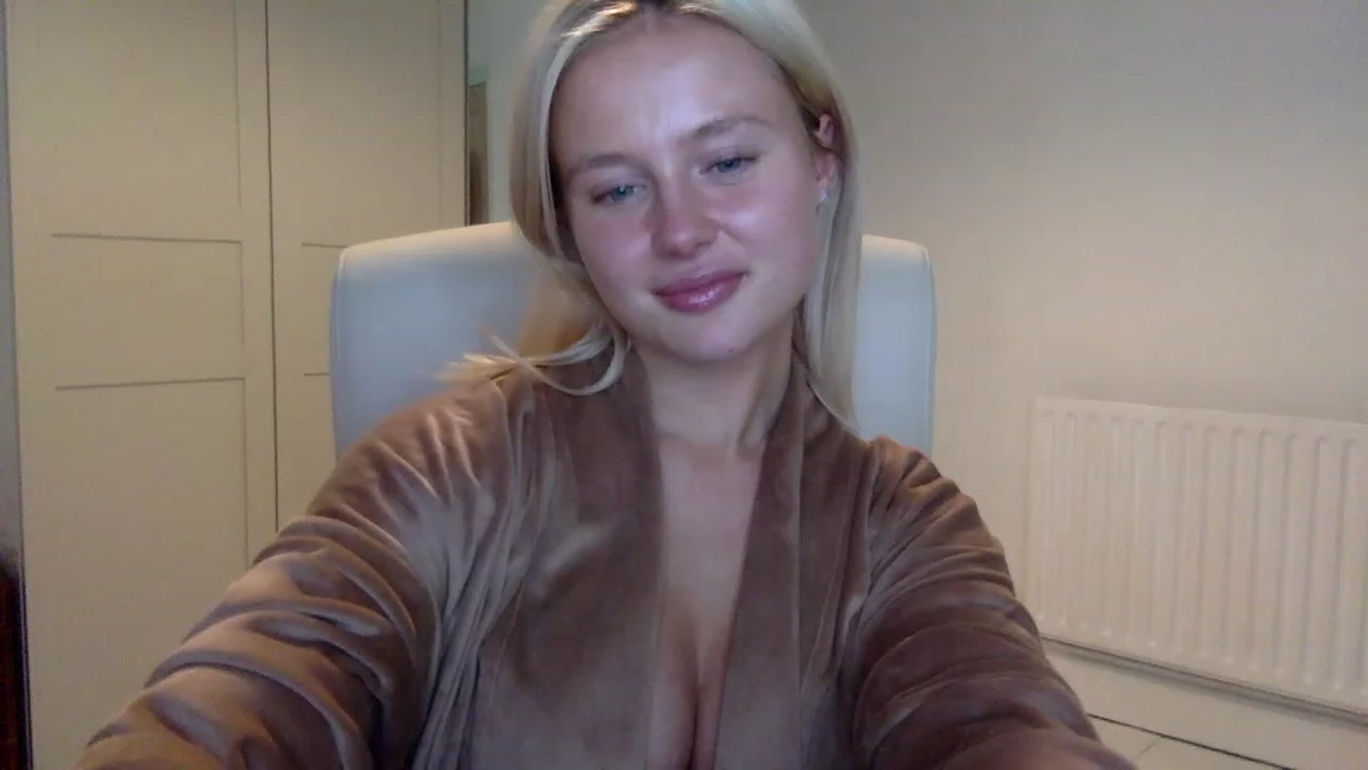 Gallery image thumbnail from BeaSaitou's myfreecams stream on, 12/12/2022, 21:45 image 20 of 20