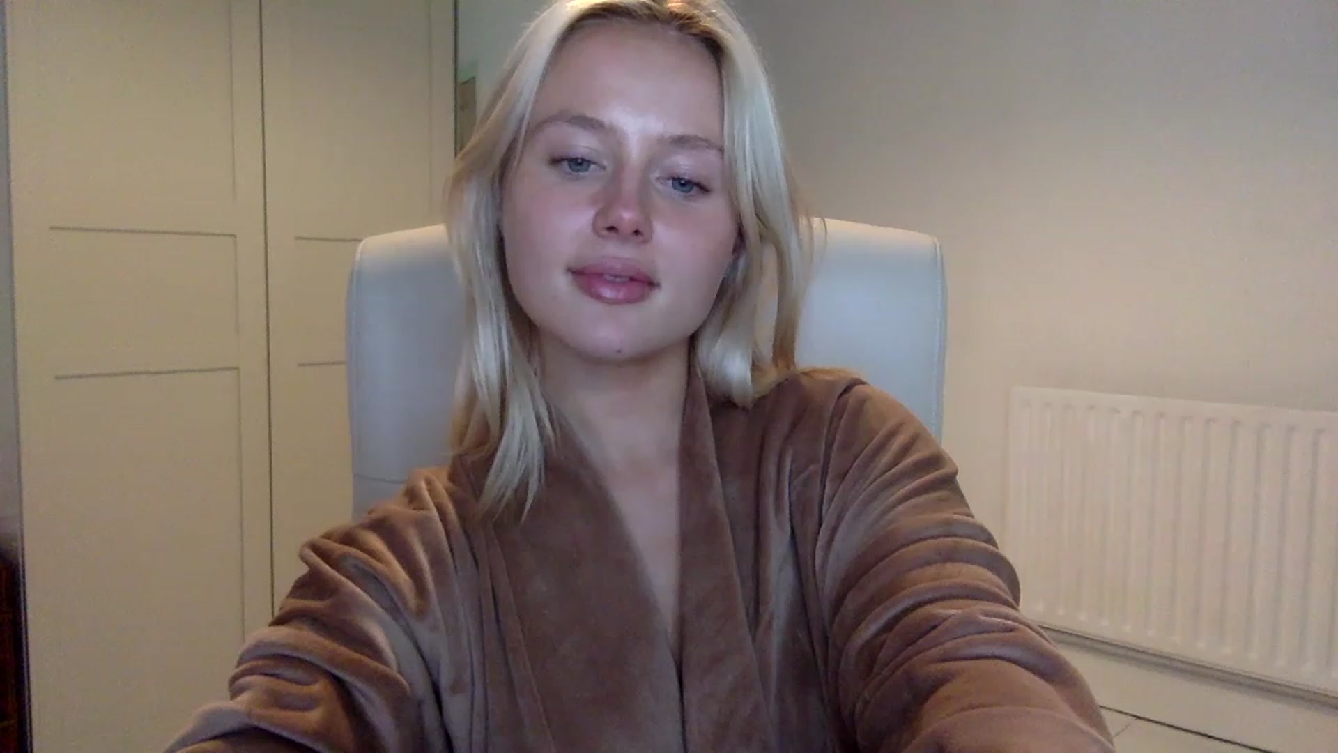 Gallery image thumbnail from BeaSaitou's myfreecams stream on, 12/12/2022, 21:45 image 15 of 20