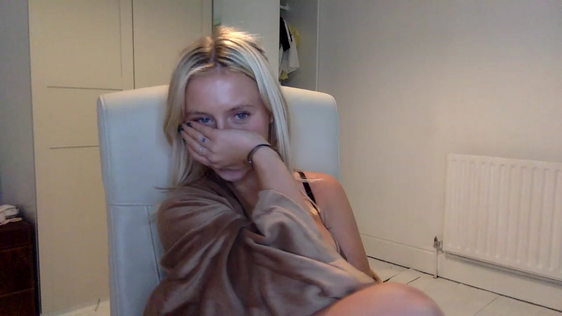 Gallery image thumbnail from BeaSaitou's myfreecams stream on, 12/12/2022, 22:06 image 16 of 20
