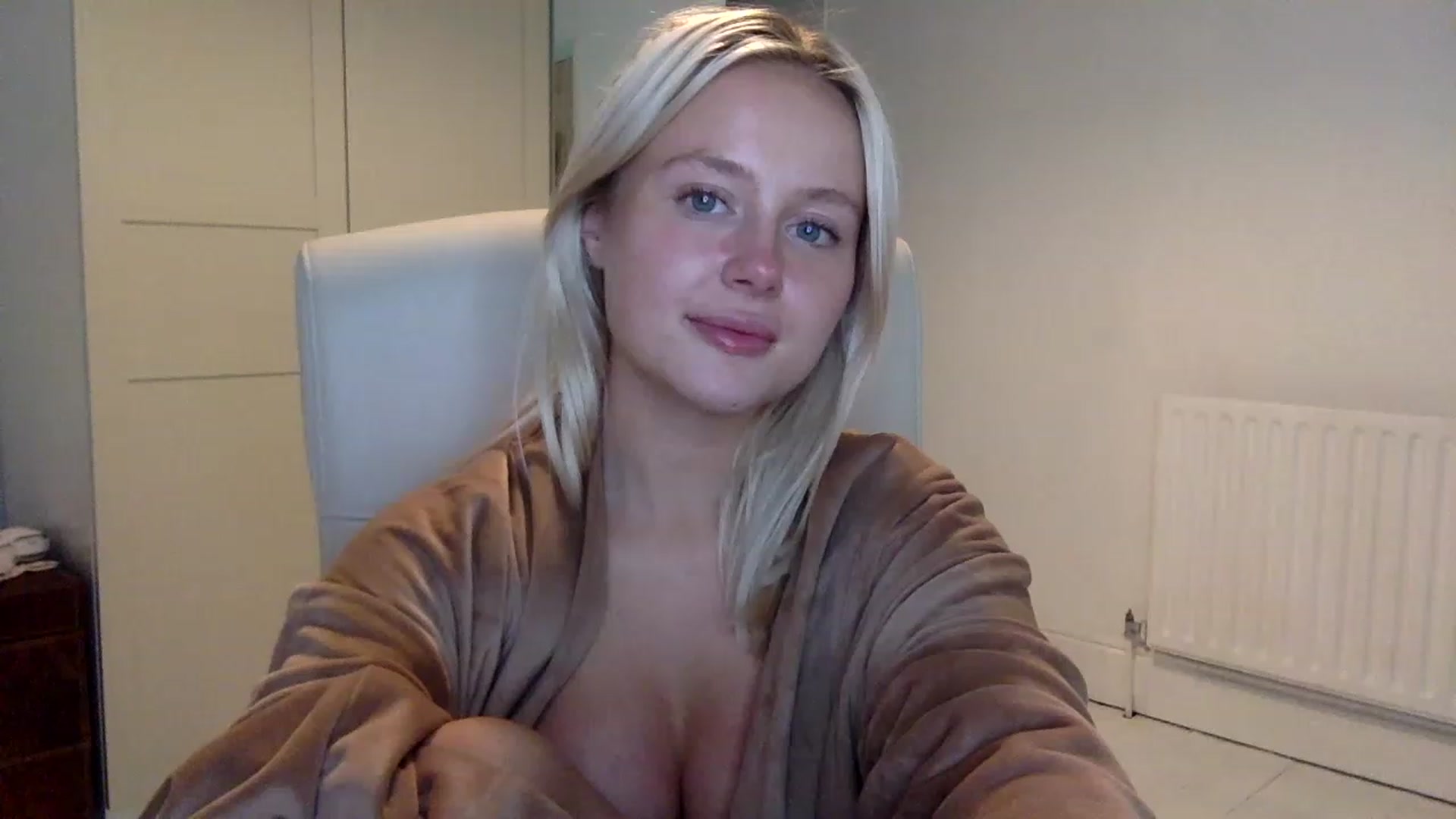 Gallery image thumbnail from BeaSaitou's myfreecams stream on, 12/12/2022, 22:06 image 20 of 20