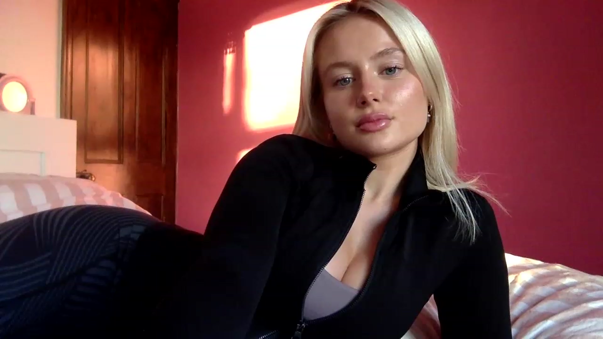 Gallery image thumbnail from BeaSaitou's myfreecams stream on, 12/15/2022, 15:12 image 2 of 20