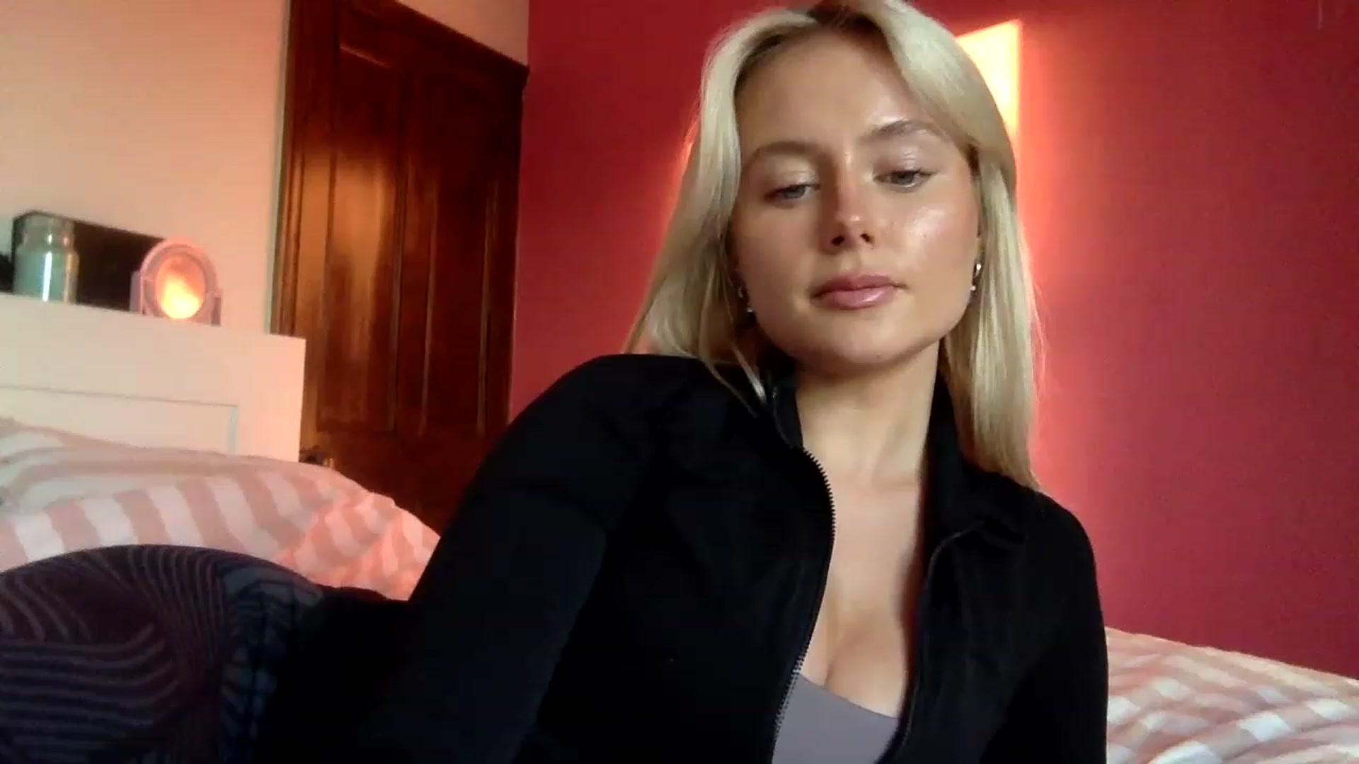 Gallery image thumbnail from BeaSaitou's myfreecams stream on, 12/15/2022, 15:12 image 14 of 20