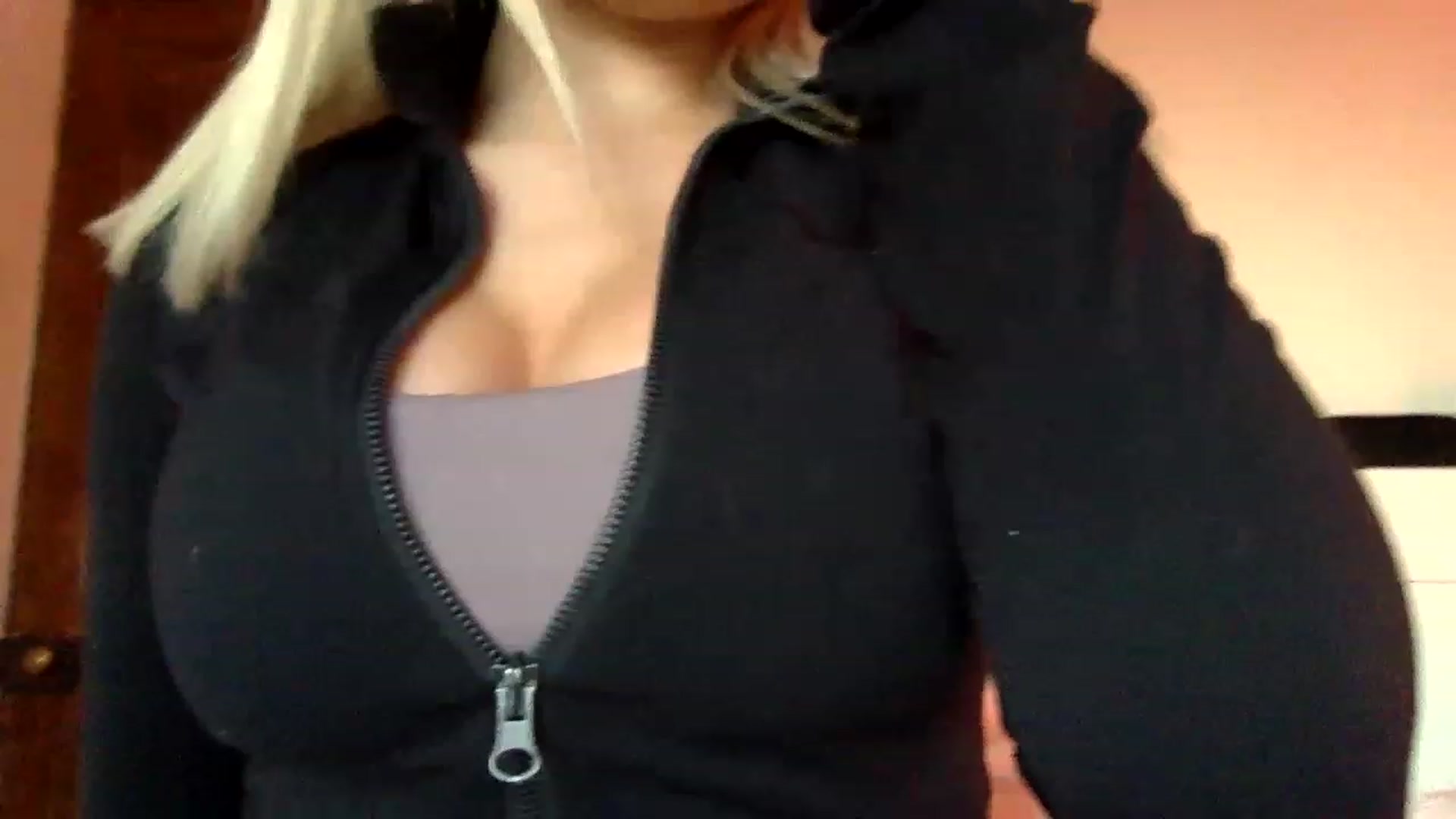 Gallery image thumbnail from BeaSaitou's myfreecams stream on, 12/15/2022, 15:12 image 17 of 20
