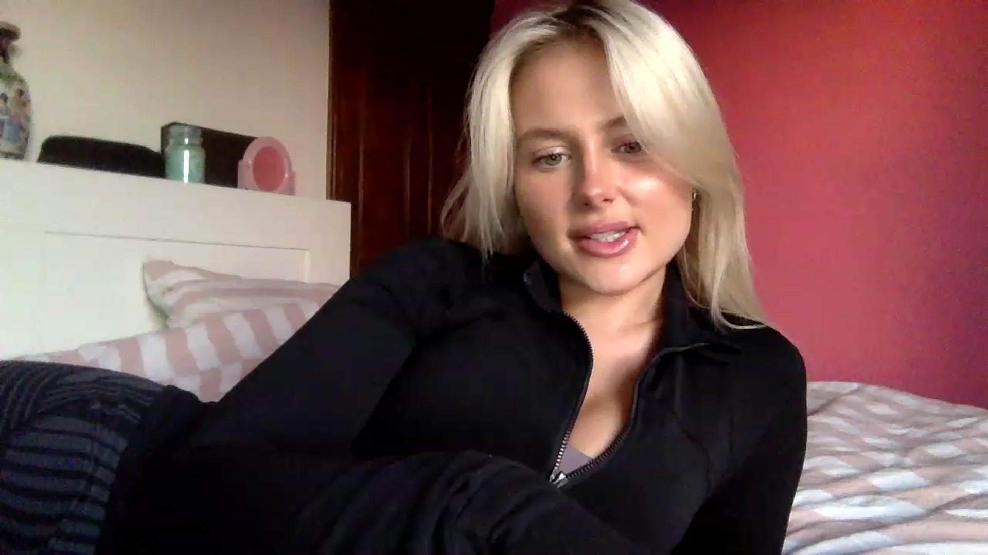 Gallery image thumbnail from BeaSaitou's myfreecams stream on, 12/15/2022, 16:12 image 5 of 20