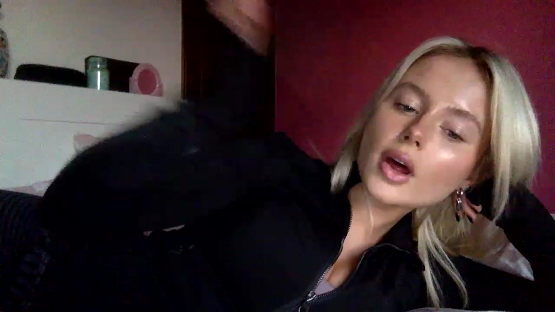 Gallery image thumbnail from BeaSaitou's myfreecams stream on, 12/15/2022, 16:12 image 12 of 20