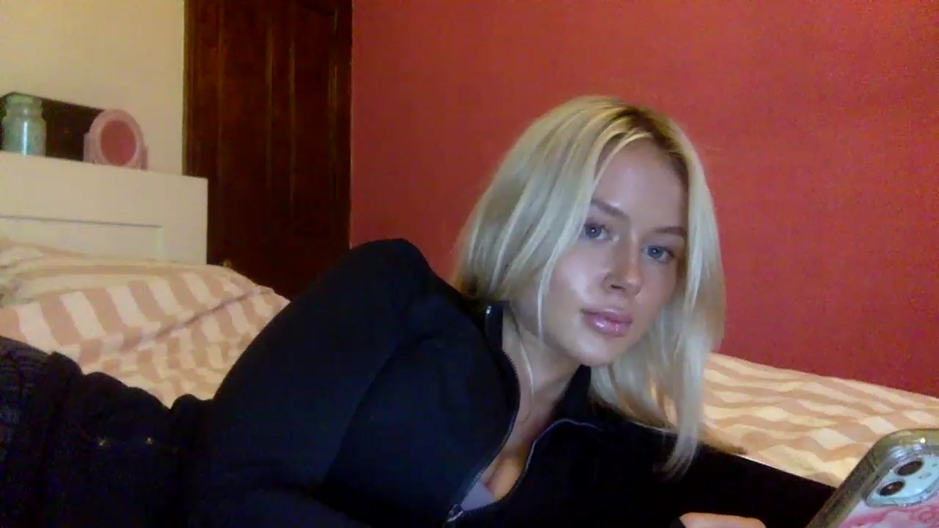 Gallery image thumbnail from BeaSaitou's myfreecams stream on, 12/15/2022, 16:12 image 18 of 20