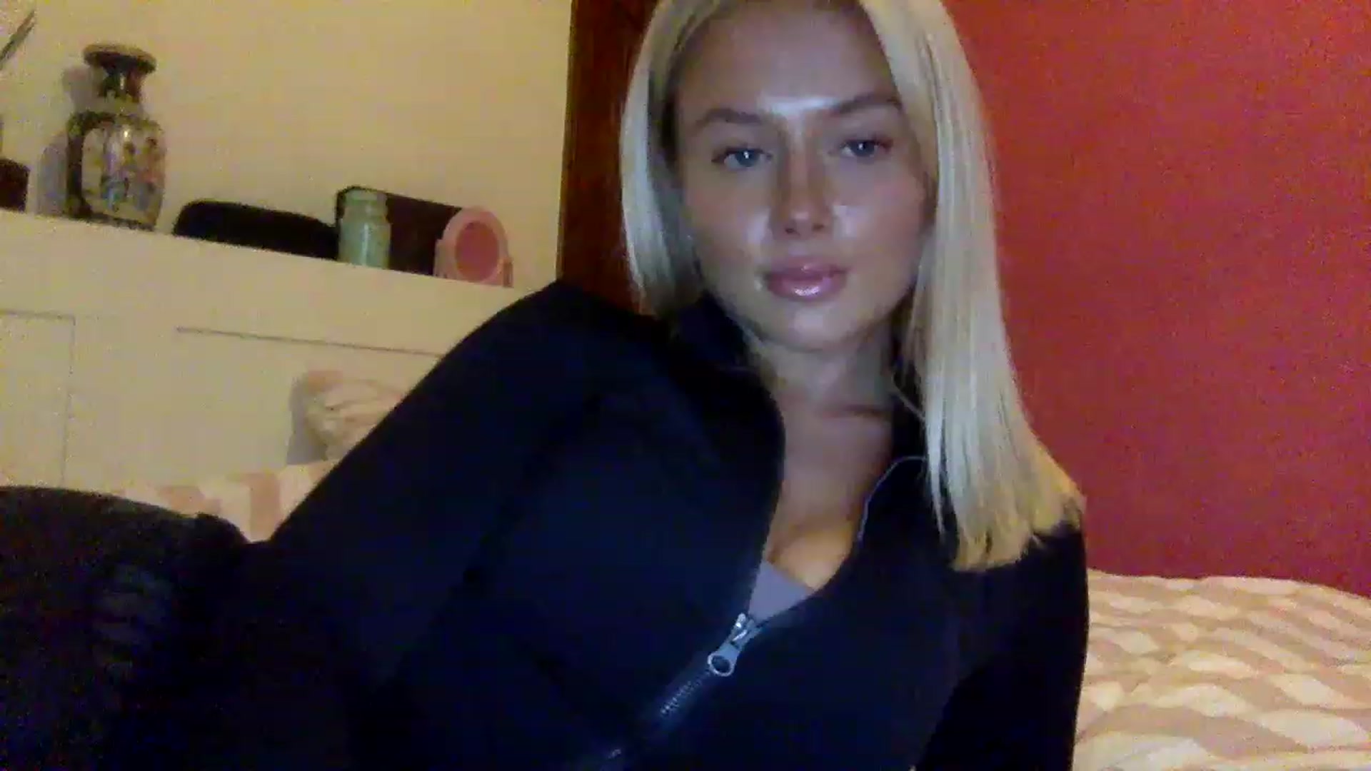 Gallery image thumbnail from BeaSaitou's myfreecams stream on, 12/15/2022, 16:12 image 20 of 20