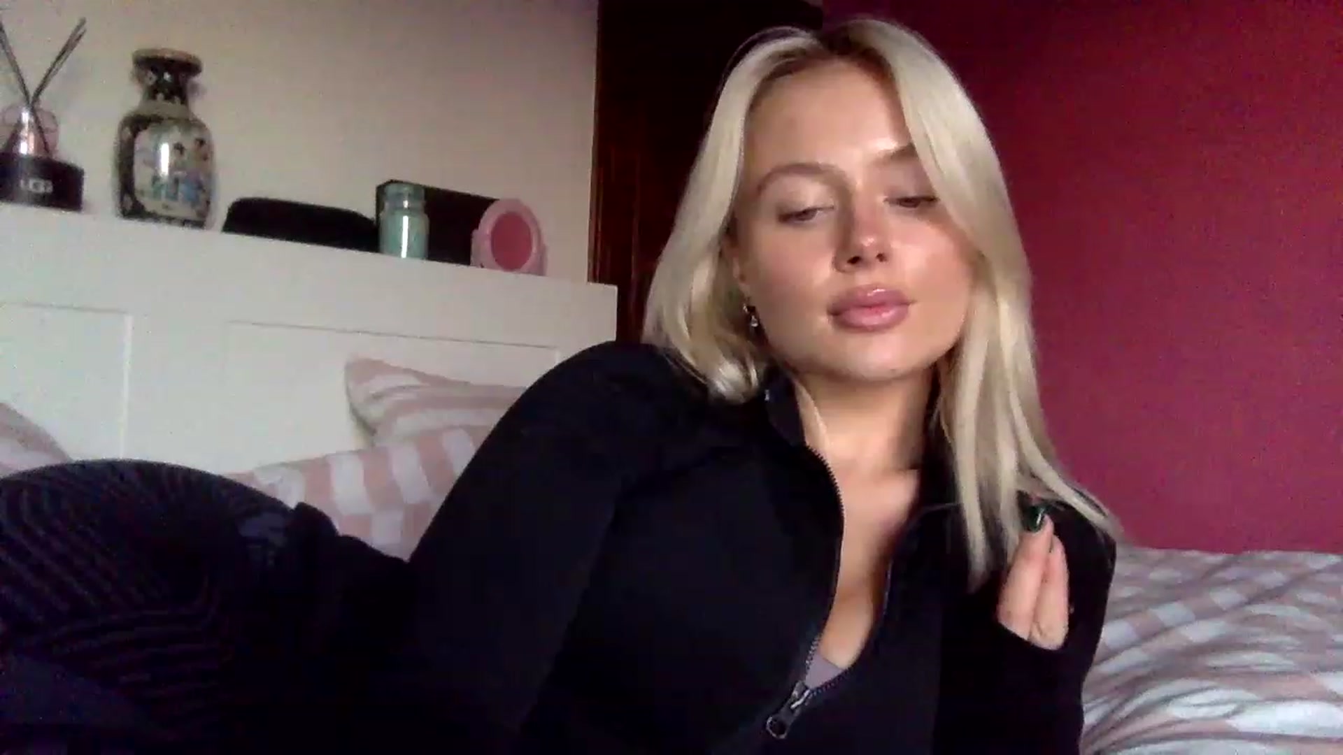 Gallery image thumbnail from BeaSaitou's myfreecams stream on, 12/15/2022, 16:12 image 10 of 20