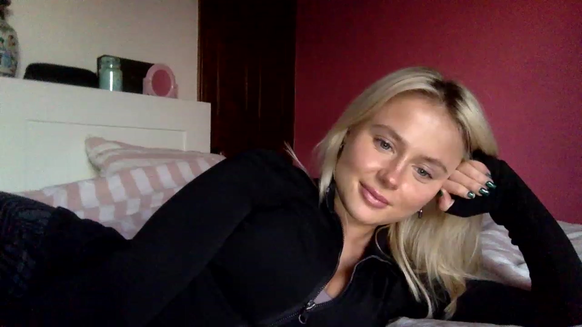 Gallery image thumbnail from BeaSaitou's myfreecams stream on, 12/15/2022, 16:12 image 11 of 20