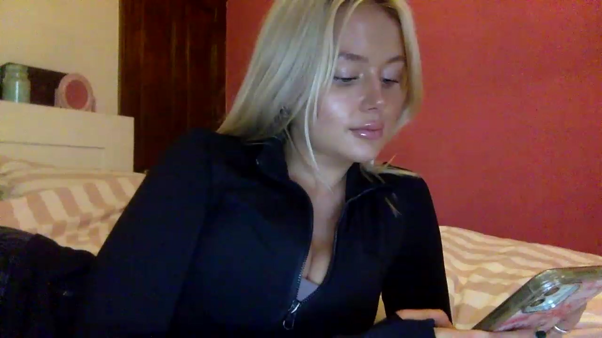Gallery image thumbnail from BeaSaitou's myfreecams stream on, 12/15/2022, 16:12 image 19 of 20
