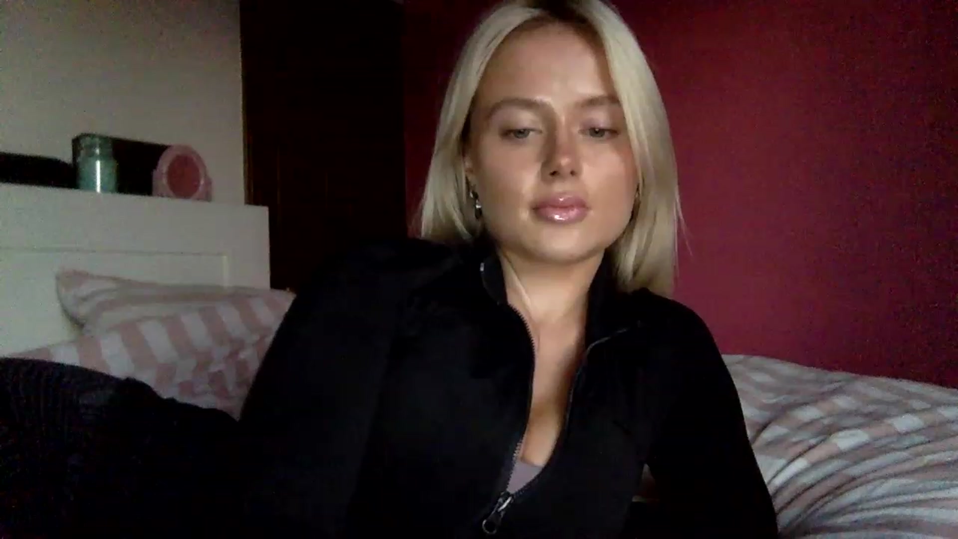 Gallery image thumbnail from BeaSaitou's myfreecams stream on, 12/15/2022, 16:12 image 15 of 20