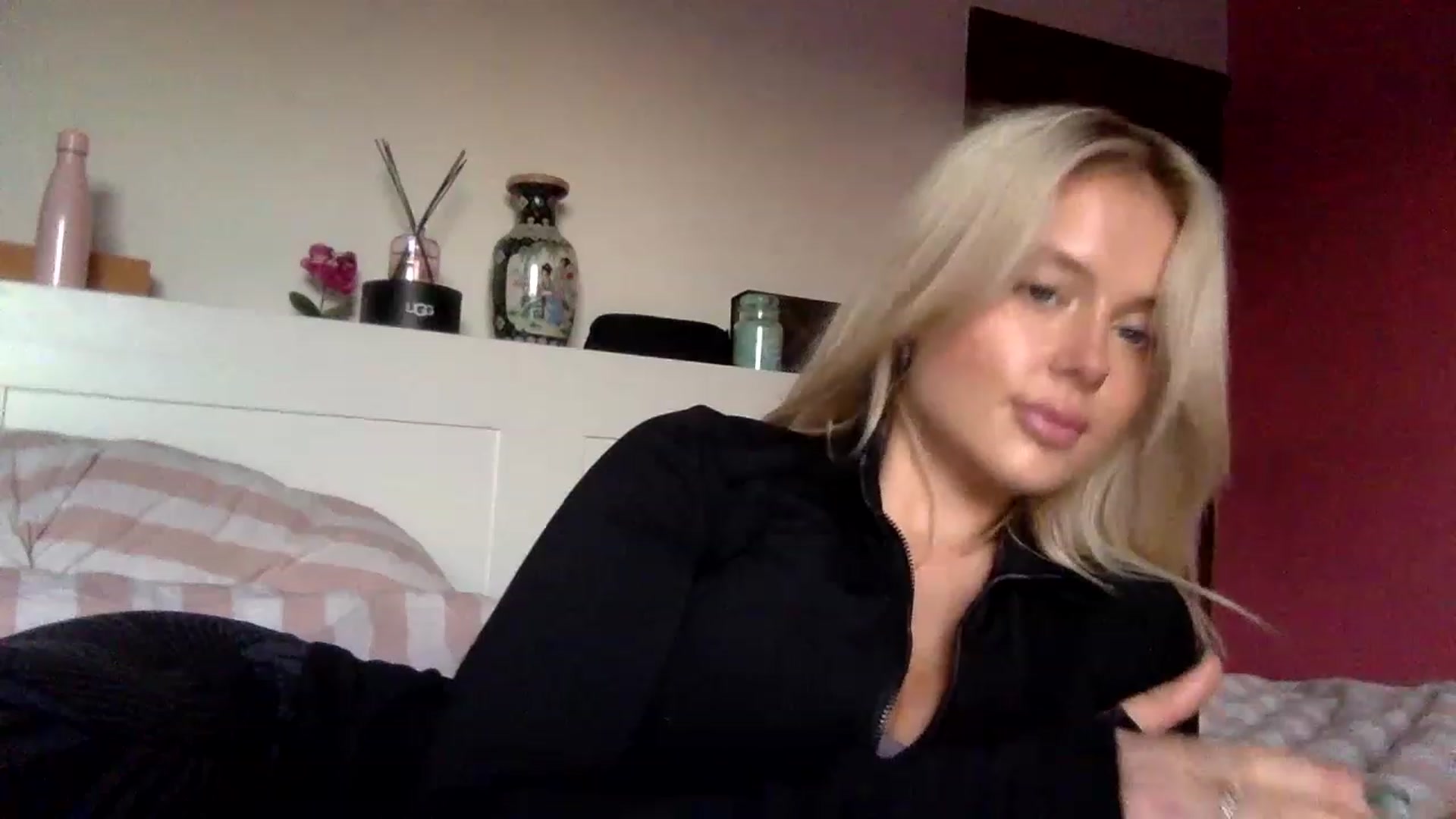 Gallery image thumbnail from BeaSaitou's myfreecams stream on, 12/15/2022, 16:12 image 7 of 20
