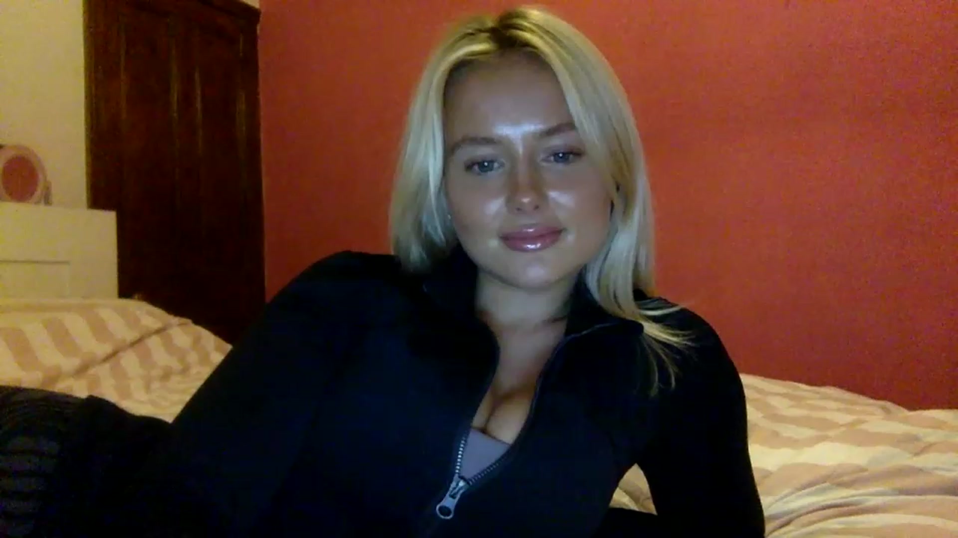 Gallery image thumbnail from BeaSaitou's myfreecams stream on, 12/15/2022, 16:56 image 4 of 20