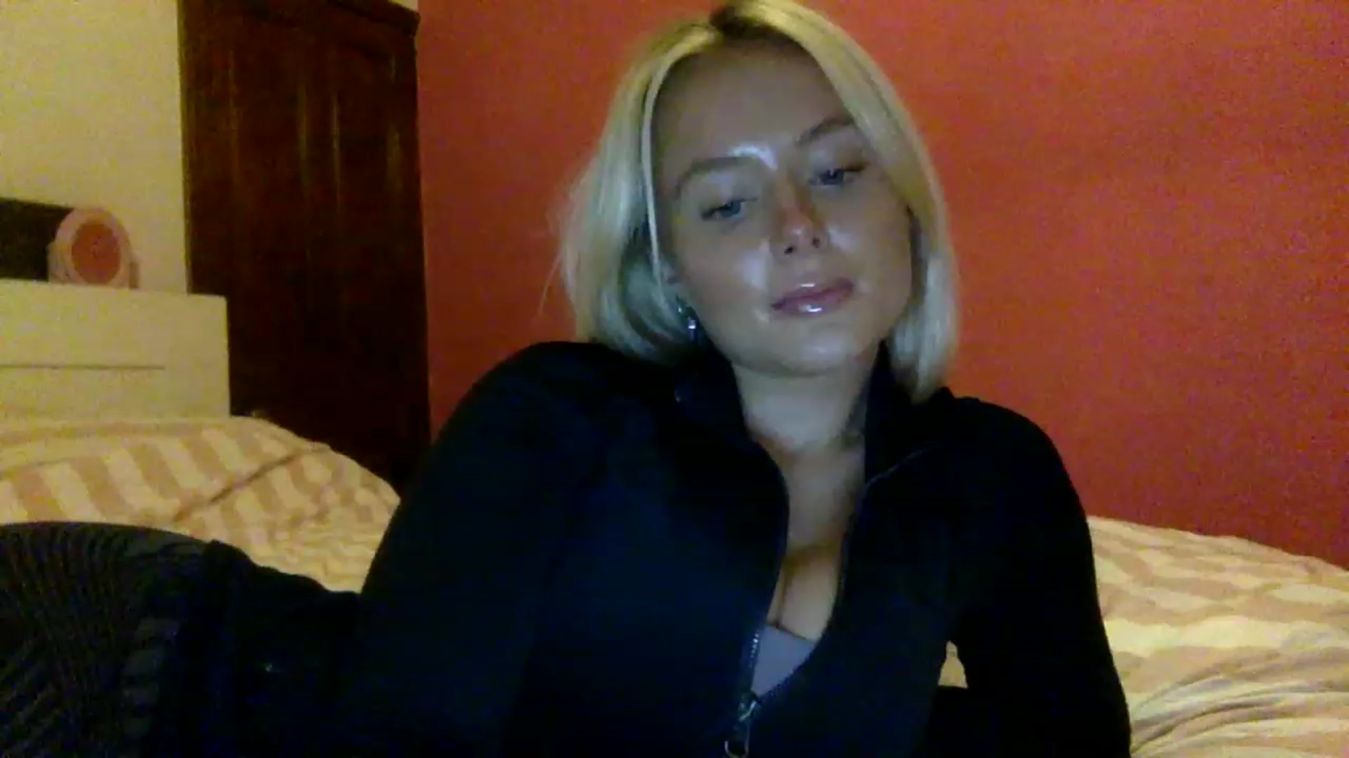 Gallery image thumbnail from BeaSaitou's myfreecams stream on, 12/15/2022, 16:56 image 3 of 20