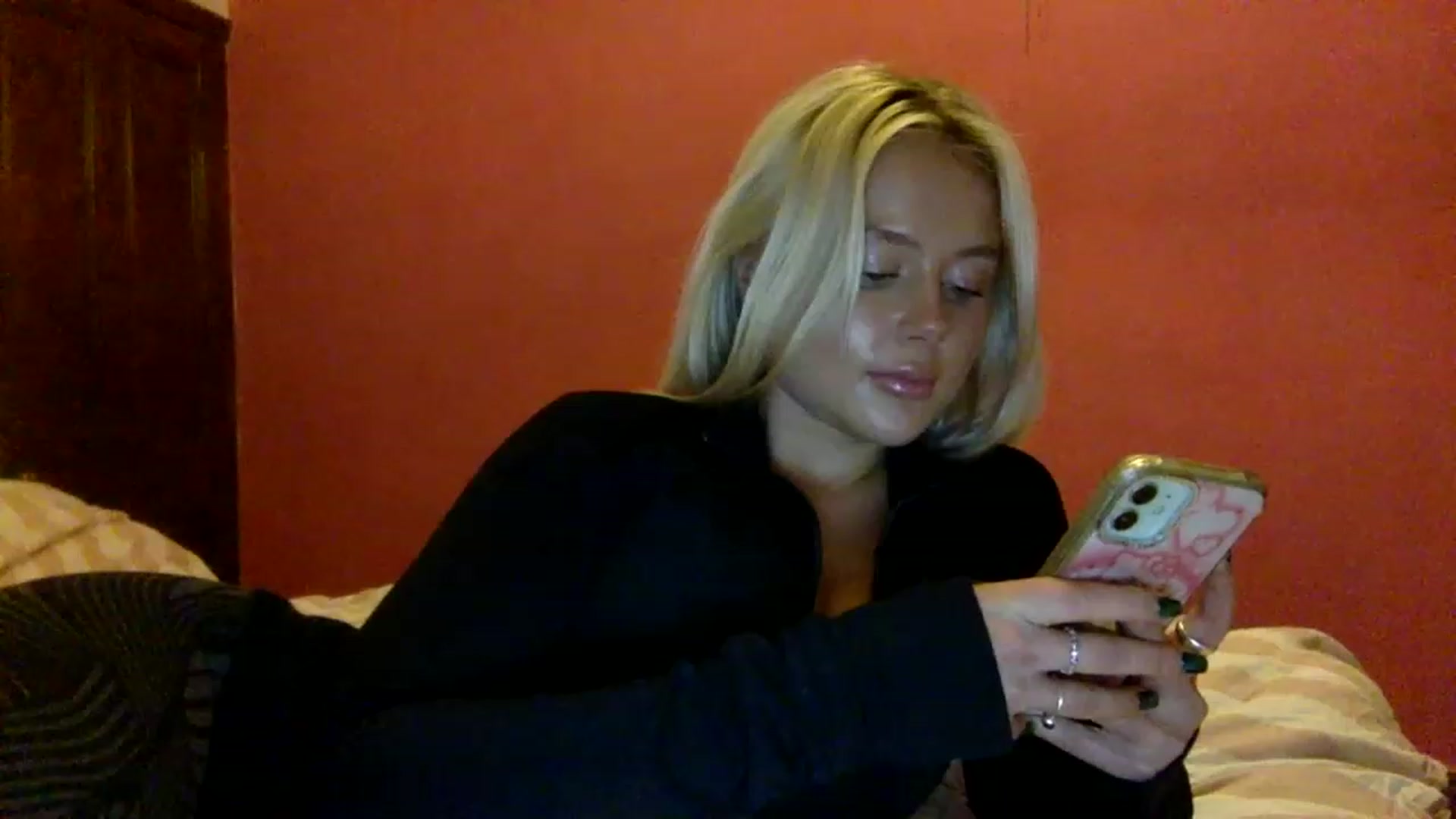 Gallery image thumbnail from BeaSaitou's myfreecams stream on, 12/15/2022, 16:56 image 6 of 20