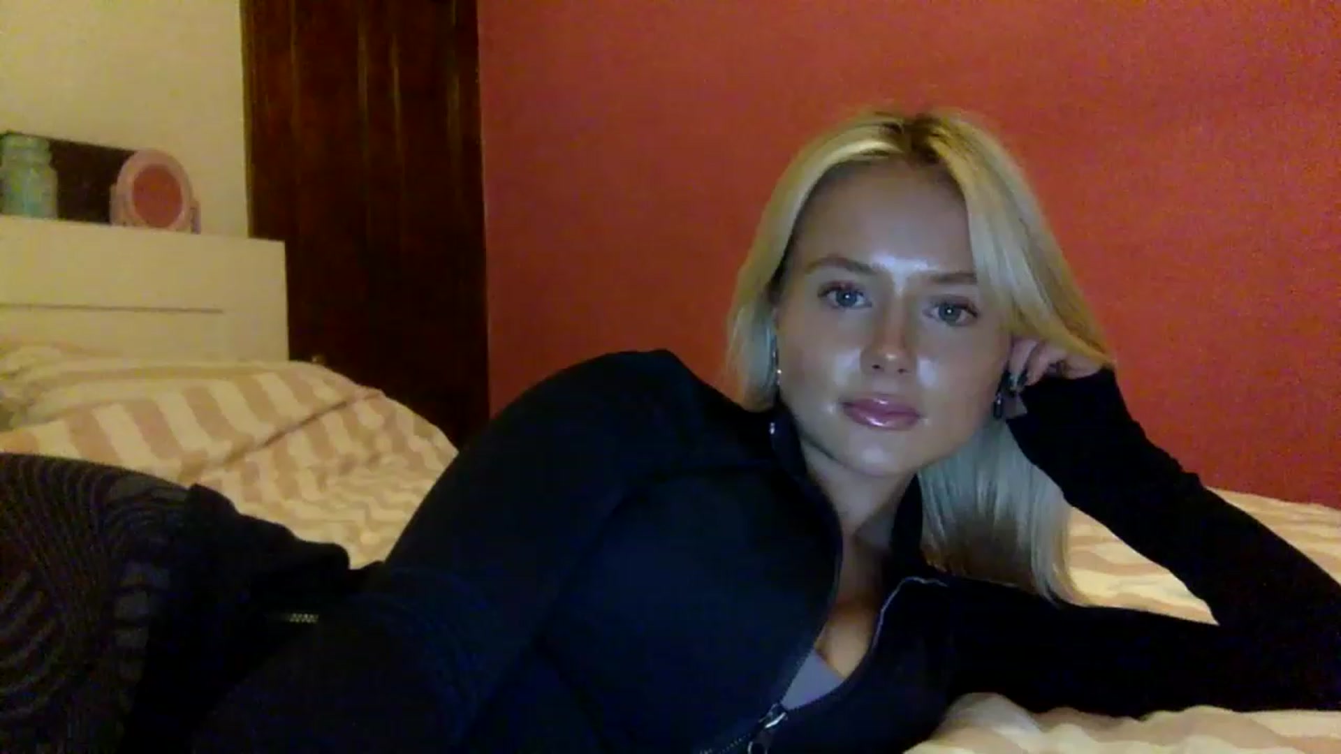Gallery image thumbnail from BeaSaitou's myfreecams stream on, 12/15/2022, 16:56 image 1 of 20