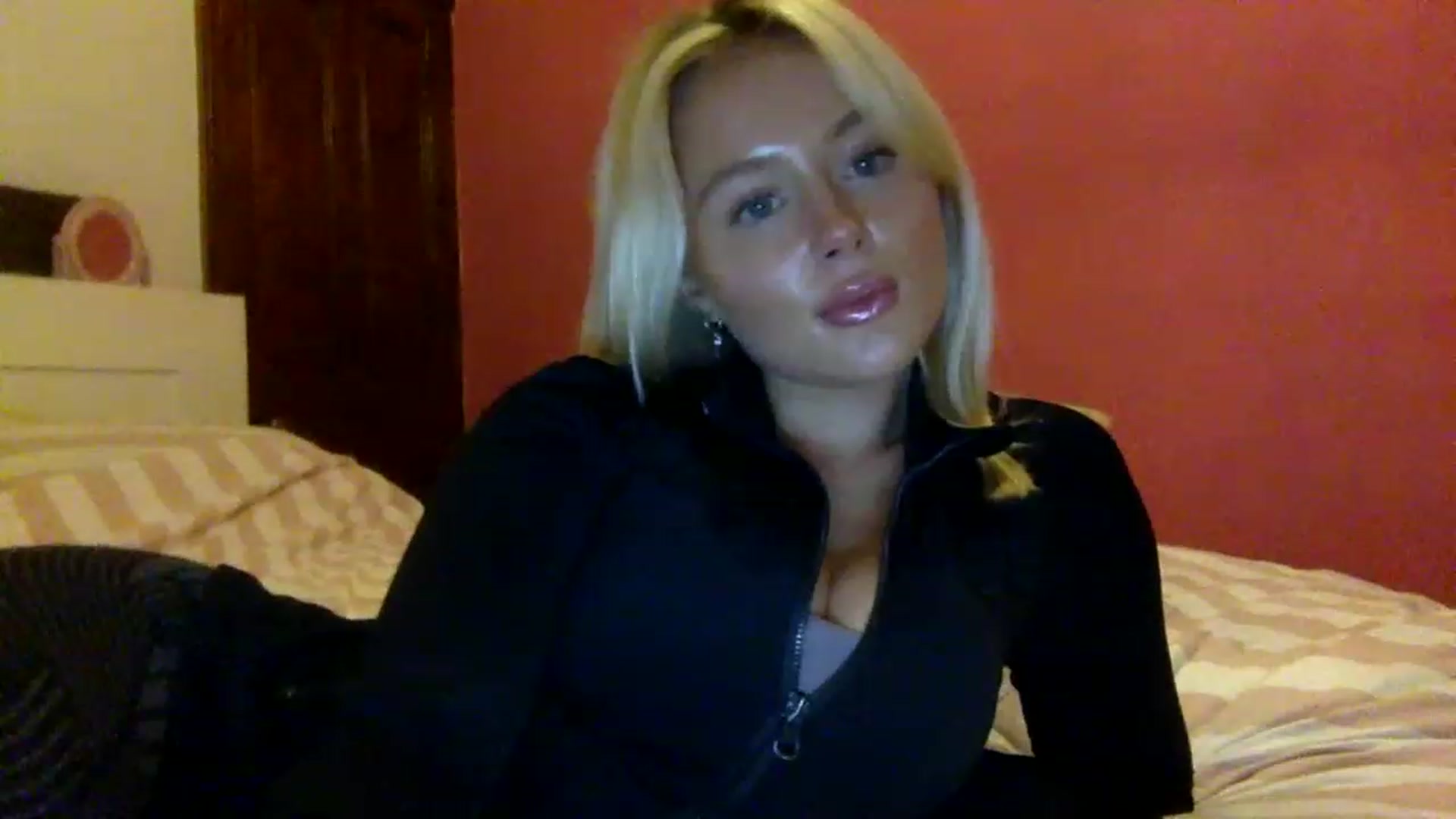 Gallery image thumbnail from BeaSaitou's myfreecams stream on, 12/15/2022, 16:56 image 2 of 20