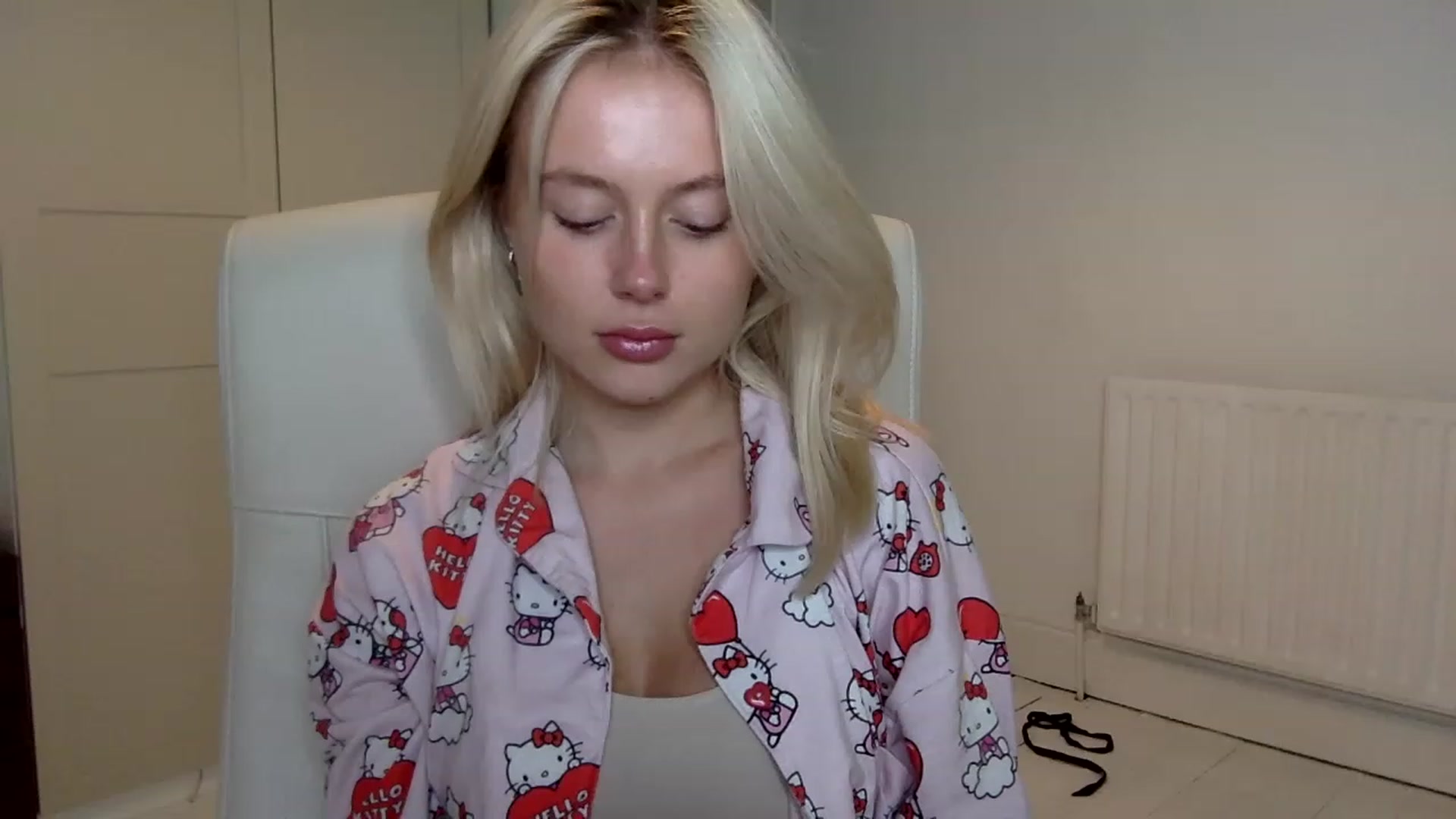 Gallery image thumbnail from BeaSaitou's myfreecams stream on, 12/15/2022, 22:30 image 10 of 20
